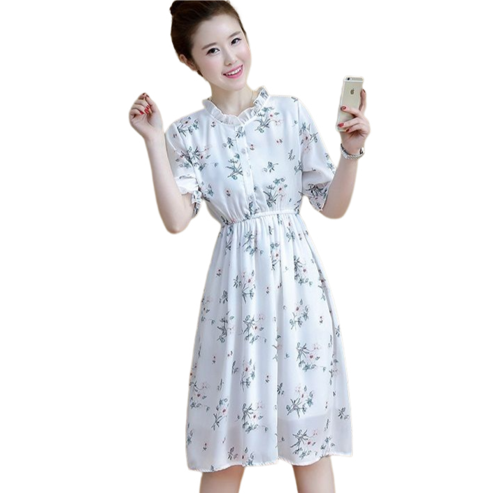kudapy เดรสสั้นคอกลมแต่งปกระบายสีขาวพิมพ์ลายดอกไม้ ผ่าหน้าครึ่งตัวติดกระดุม เอวจั้ม คอปีน ผ้าทิ้งตัว