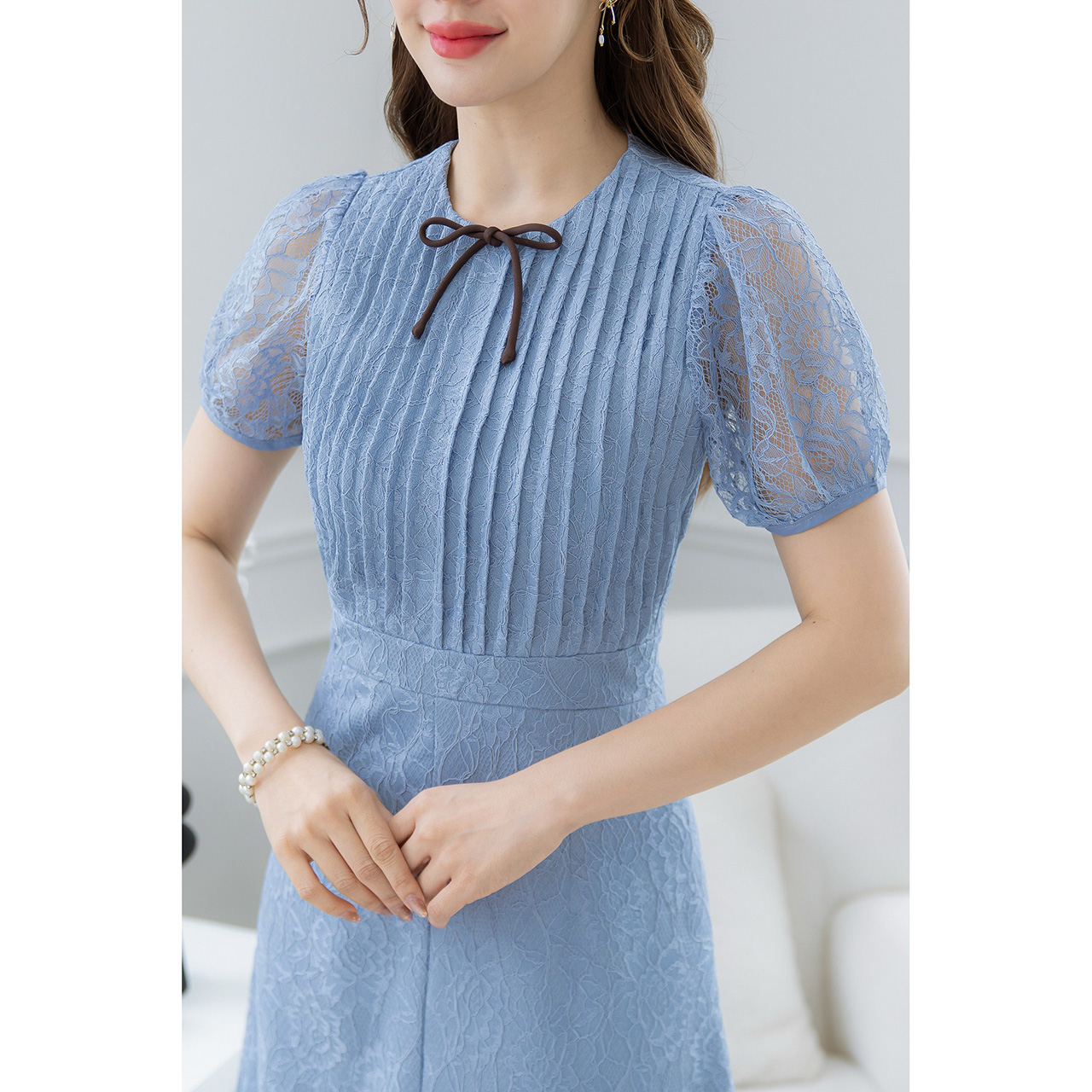 kudapy เดรสลูกไม้อกตีเกล็ดตั้ง สวยมีเลเยอร์ ลูกไม้อัดกาวอยู่ทรงสวย มีดีเทลแต่งโบวเล็กๆน่ารัก