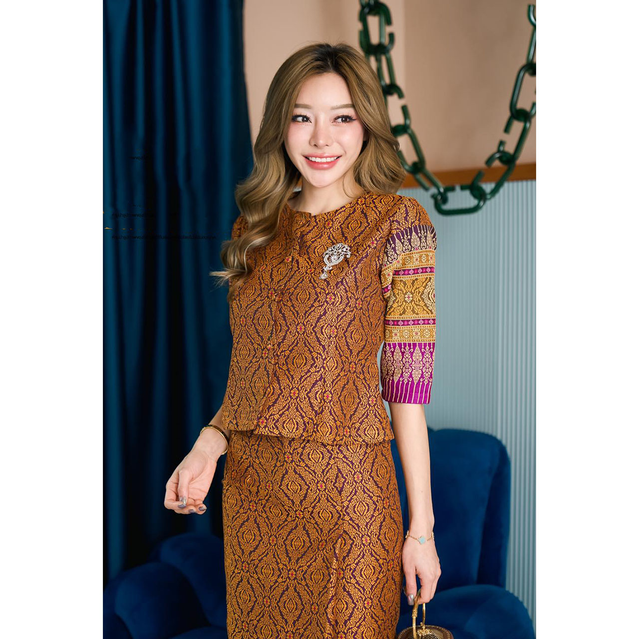 kudapy เซ็ทผ้าไหมแกมฝ้ายลายยกพุ่มบิณฑ์ทรงเรือนต้น สีสีน้ำตาลทอง สีม่วงเปลือกมังคุด