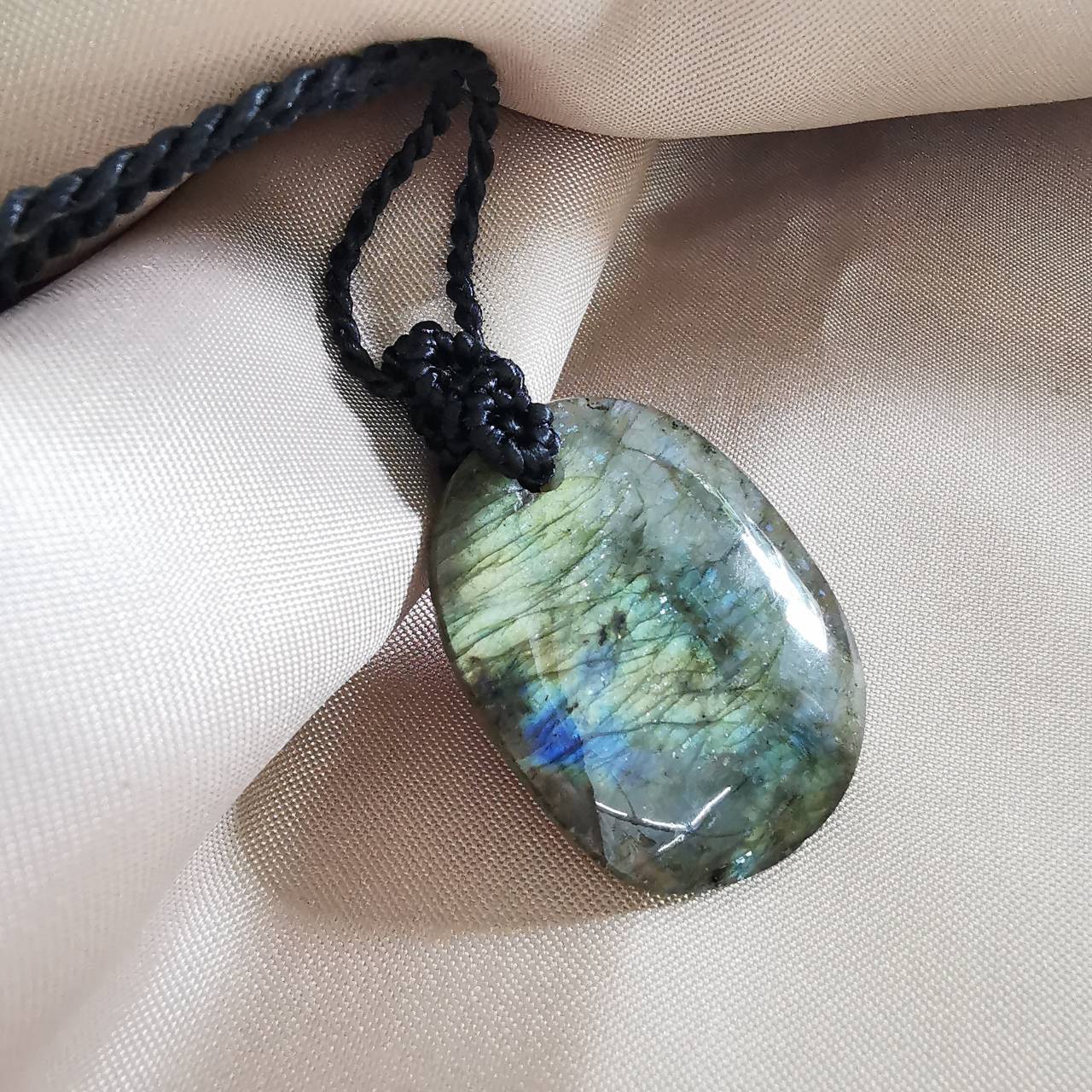 สร้อยคอเชือกจี้หินลาบราโดไลท์ Labradorite