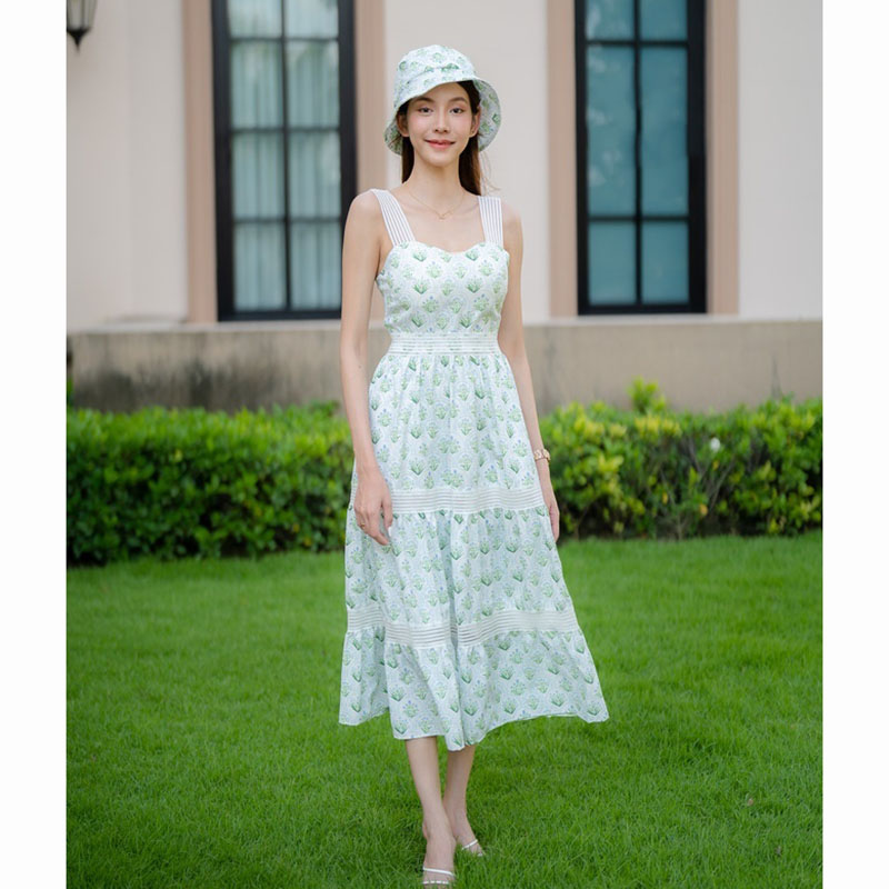 kudapy เดรสยาวสีขาว/สีฟ้า เดรสลายดอก+หมวก ลายดอกไม้สวยดูดี ใส่เที่ยวทะเล เบาสบายมากๆ