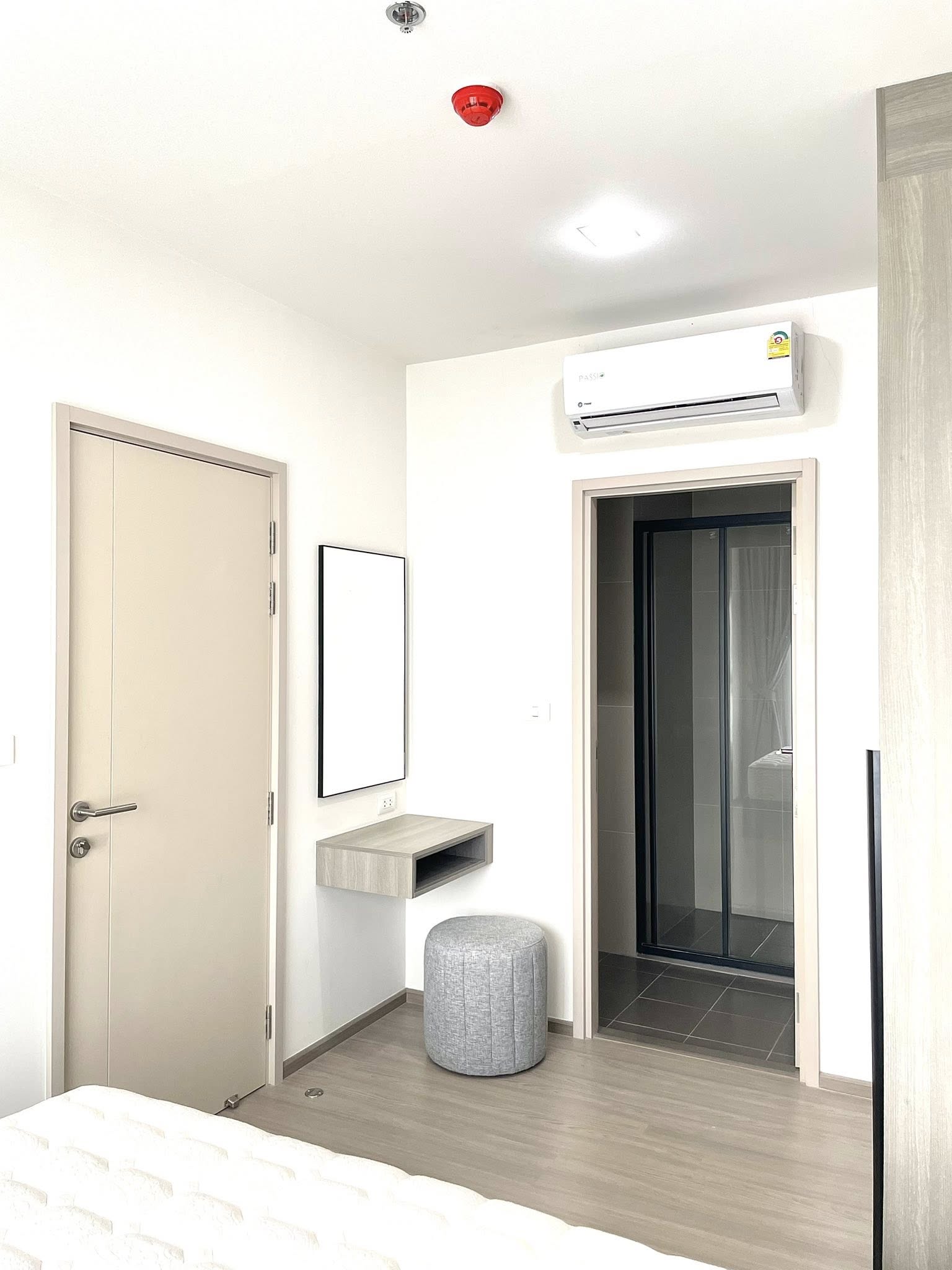 ให้เช่าคอนโด THE BASE Phetchaburi - Thonglor (เดอะ เบส เพชรบุรี - ทองหล่อ) โซนพื้นที่ MRT เพชรบุรี ห้องแบบ 1ห้องนอน / 1ห้องน้ำ ขนาดห้อง 33 ตรม. ชั้น 26