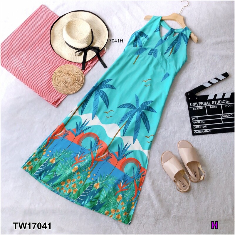 kudapy Maxi dress คอวีลายต้นมะพร้าวสุดชิคสีเขียว/สีขาว ดีเทลตัดต่อช่วงใต้อก สายไขว้ด้านหลัง ผ่าด้านข้าง 1 ข้าง