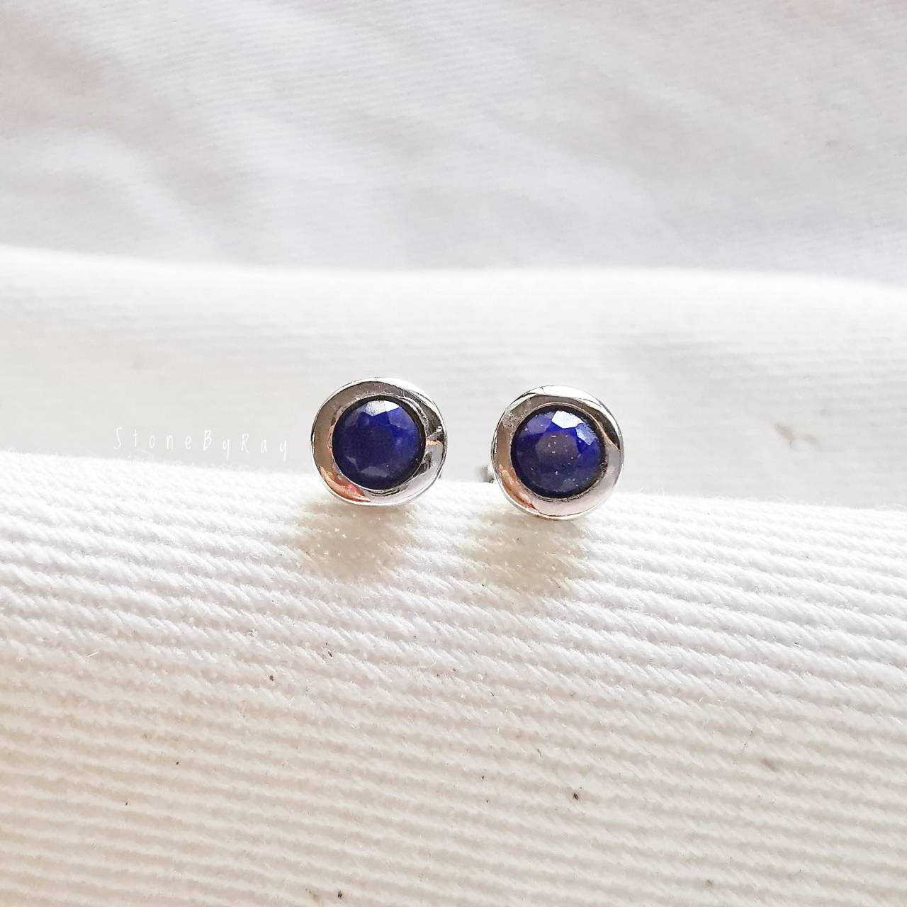ต่างหูเงินทรงกลมดีไซน์กับหินลาพิสลาซูลี Lapis Lazuli