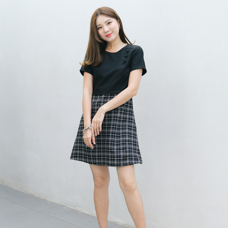 kudapy ชุดเดรสแขนสั้นสีชมพู,ดำ,ครีบ ตัดต่อเย็บคิ้วท์ที่ช่วงบ่า