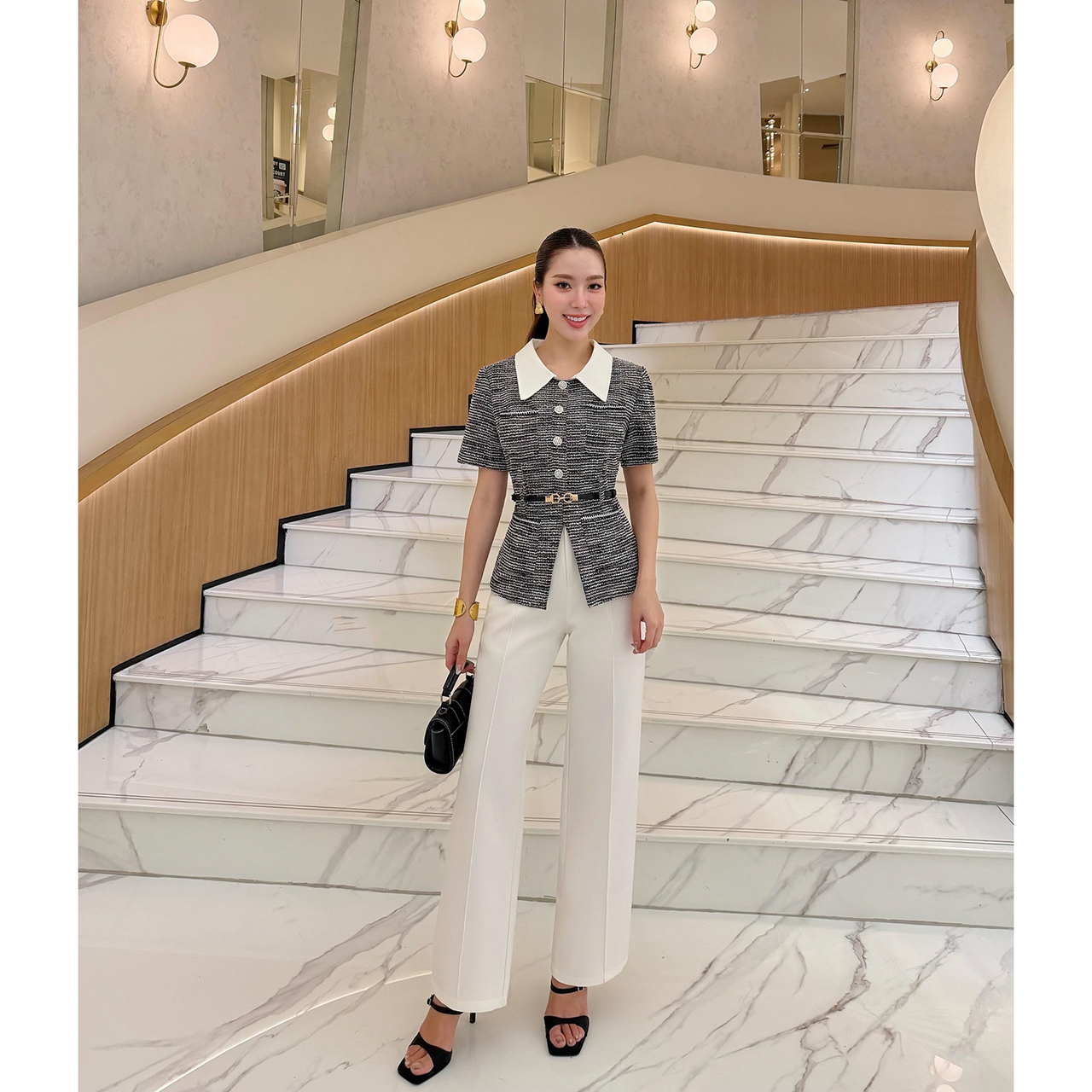 kudapy set 3 ชิ้น: เสื้อทวีต+กางเกง+เข็มขัด ชุดทวีตปกขาว ีเทลกระดุมคริสตัลคือความหรู เสื้อท็อปผ้าทวีต