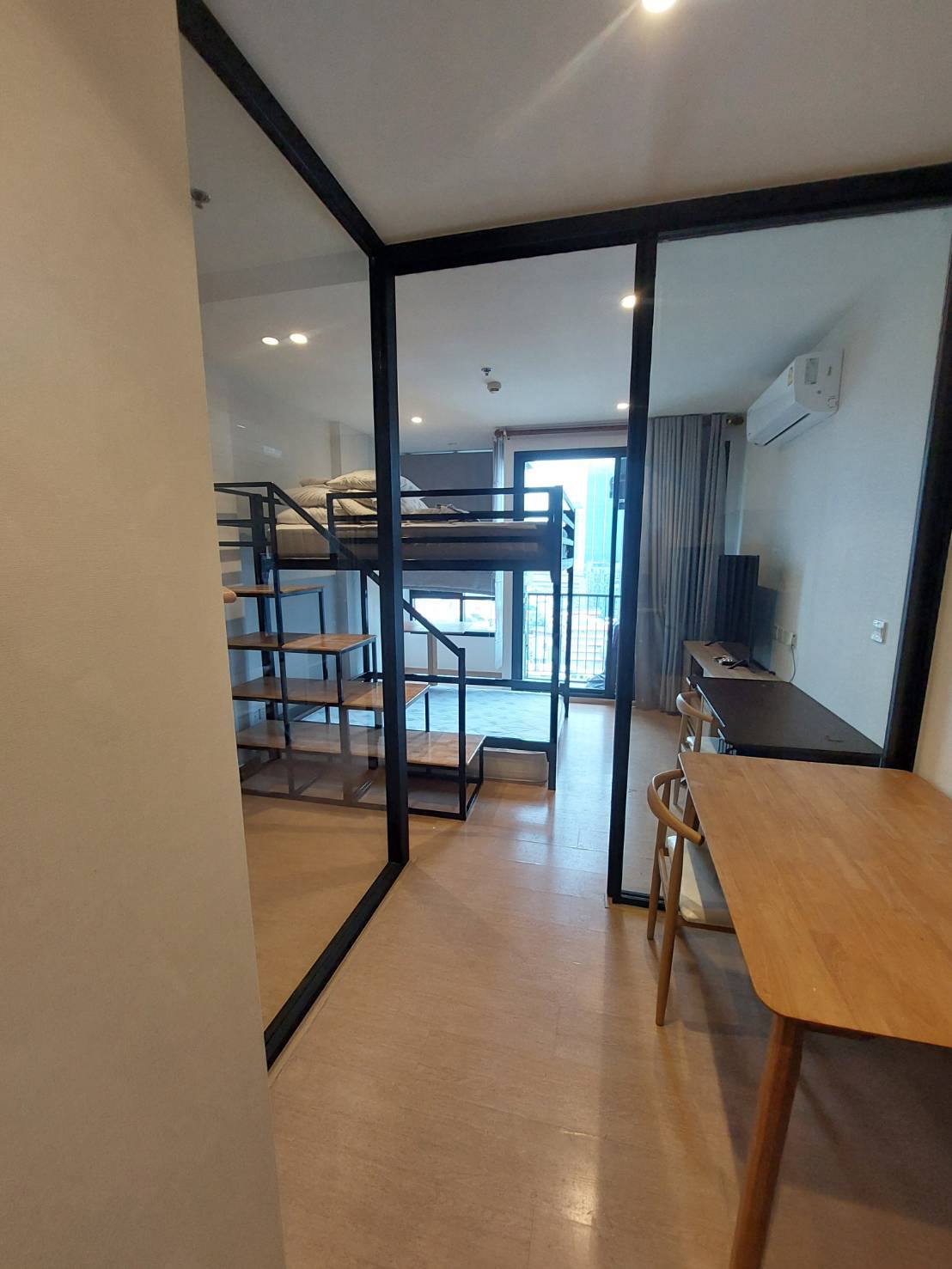 High Rise โซนพื้นที่ BTS เอกมัย ให้เช่าห้องเลี้ยงสัตว์ได้แบบ 1ห้องนอน 1ห้องน้ำ คอนโด MARU Ekkamai 2 (มารุ เอกมัย 2) ขนาดห้อง 30 ตรม. ชั้น 18