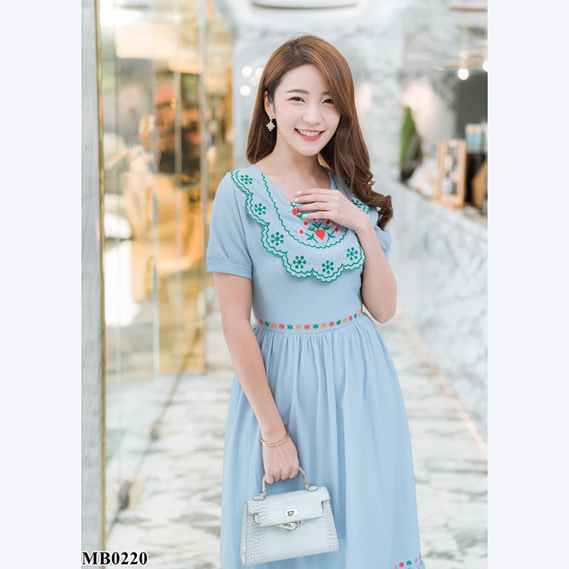 kudapyเดรสยาวสีชมพู/ฟ้า ปักดอกทรงยาว สวยดูดีคุณหนู