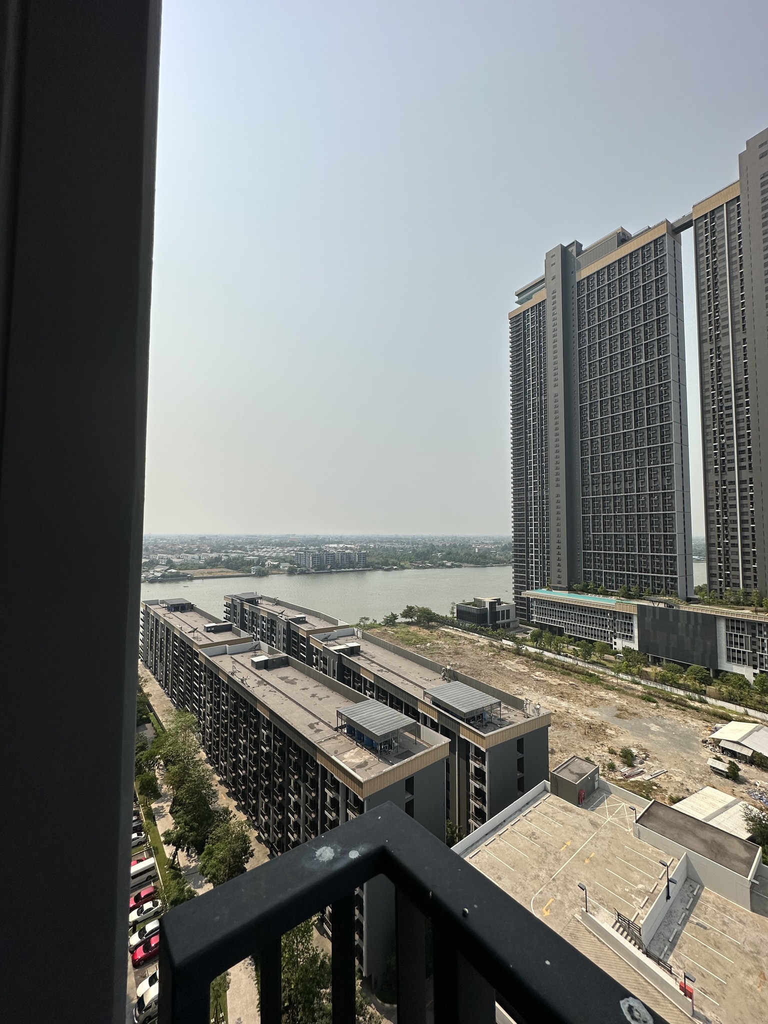 ปล่อยเช่าคอนโด The Politan Rive (เดอะ โพลิแทน รีฟ) - เฟอร์เครื่องใช้ไฟฟ้าครบครั้น - การเดินทาง: ใกล้ MRT พระนั่งเกล้า