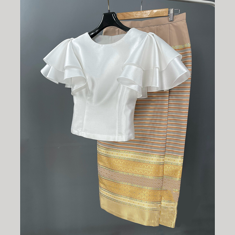kudapy เซตเสื้อไหมแก้วสีขาว+ผ้าถุงทอลายไทยสีเขียว,สีชมพู ชุดผ้าไทยใส่ไปงานแต่ง งานบวช แมทได้กับเสื้อทุกแบบค่ะ สั่งยแยกชิ้น หรือสั่งทั้งชุดได้ค่ะ