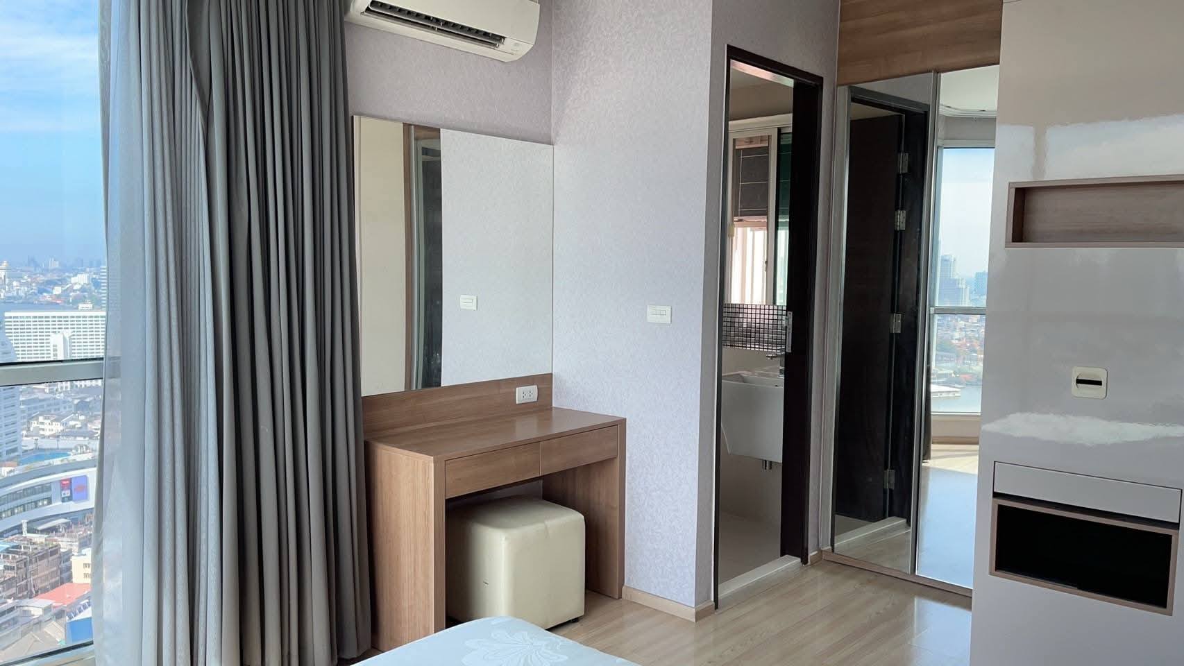 ให้เช่าคอนโด Rhythm Sathorn (ริธึ่ม สาทร) โซน รถไฟฟ้า BTS สะพานตากสิน ห้องแบบ 1ห้องนอน / 1ห้องน้ำ / วิวแม่น้ำ ขนาดห้อง 38 ตรม. ชั้น 30