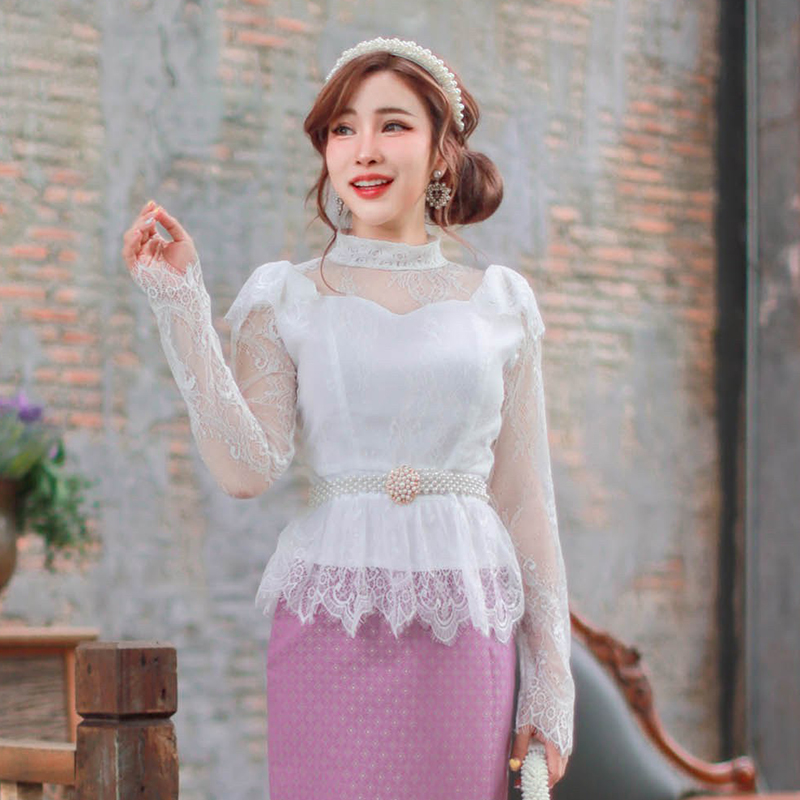 kudapy เซตเสื้อลูกไม้แขนยาวสีขาว+ผ้าถุงทอลายสีชมพูตามแบบ สามารถสั่งยกชุด หรือสั่งแยกชิ้นได้ค่ะ