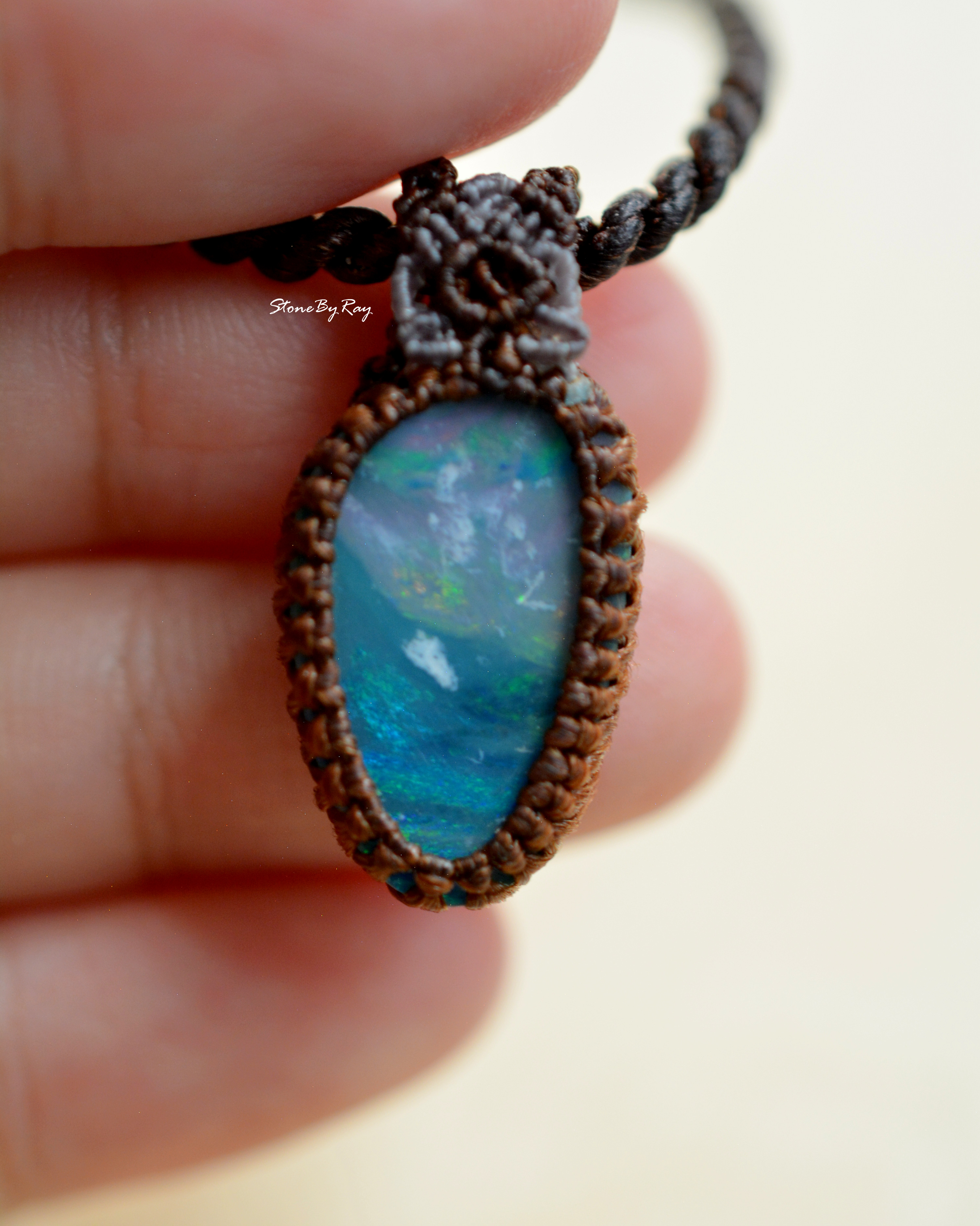 สร้อยคอเชือกถักจี้พลอยโอปอล (Opal)