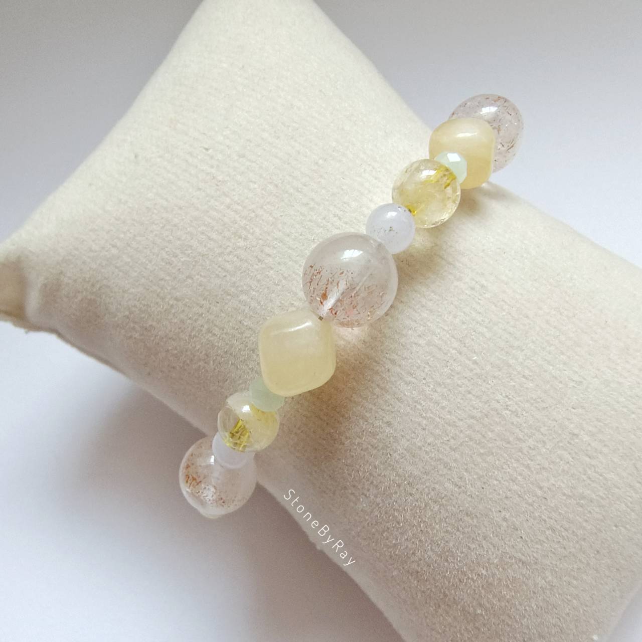 สร้อยข้อมือเงินหินแคลไซต์กับเฮมาไทต์ควอตซ์ (Calcite+Hematite Quartz)