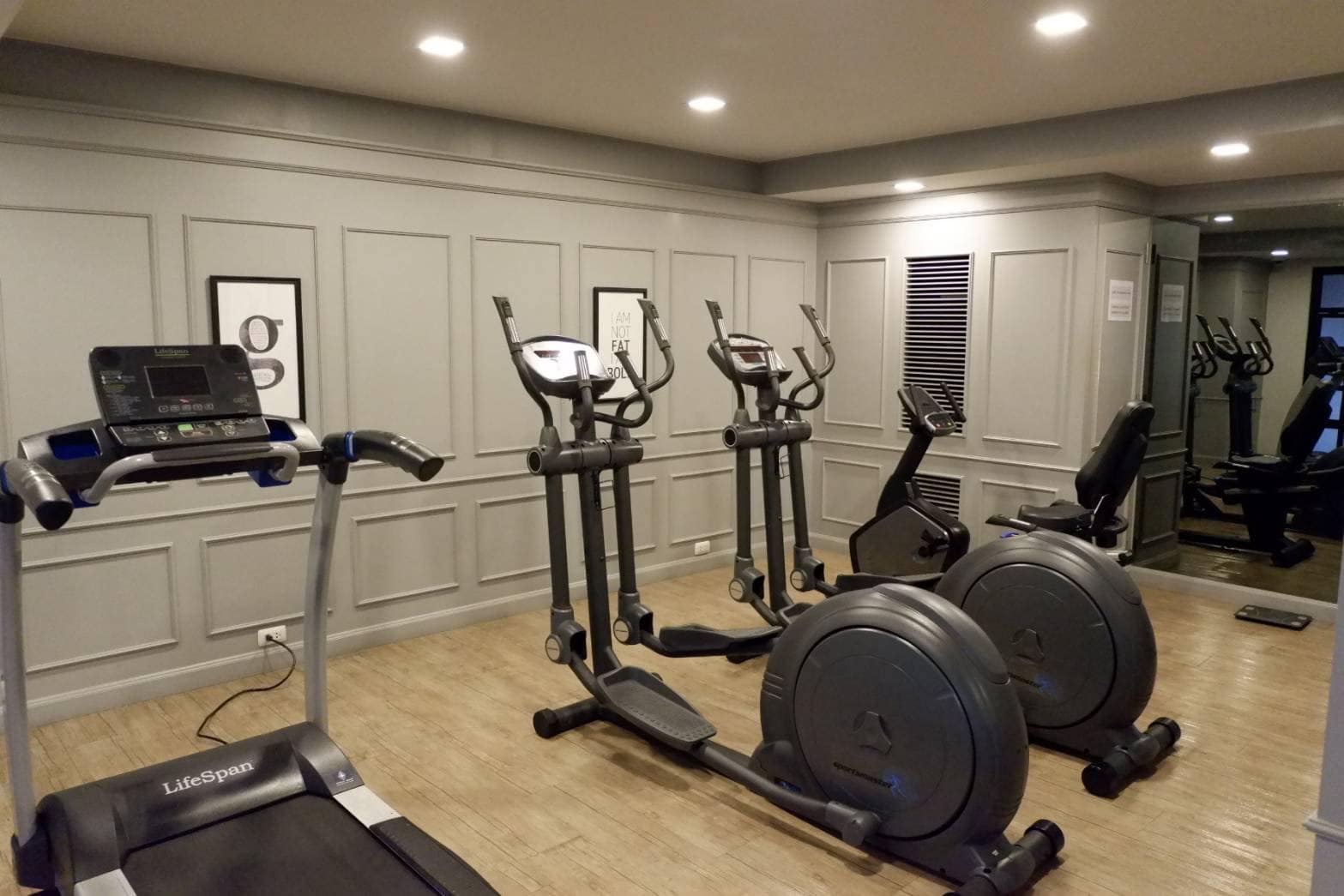 ให้เช่าคอนโด Chapter One the Campus Ladprao 1 (แชปเตอร์วัน เดอะแคมปัส ลาดพร้าว 1) - ตกแต่งเฟอร์ครบ 1ห้องนอน มีเครื่องซักผ้า วิวสระว่าน้ำ - การเดินทาง: BTS สถานีห้าแยกลาดพร้าว MRT สถานีพหลโยธิน ทางออก5