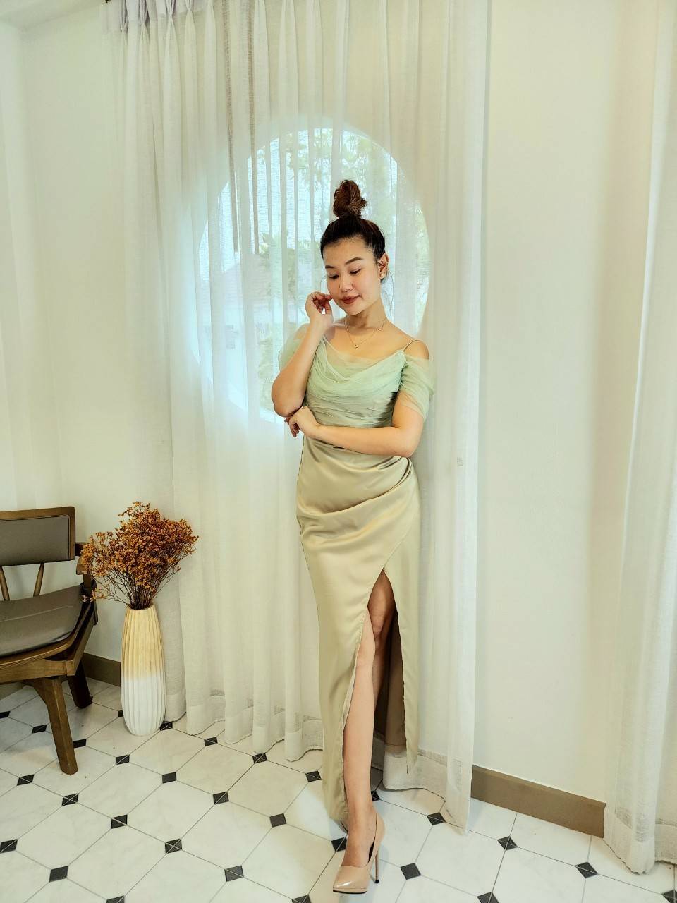 kudapy เดรสยาวออกงาน ปาดไหล่ แต่งสายเดี่ยว เดรสผ้าเครปซาตินเนื้อนิ่มลื่น S M L XL 2XL ยาว 58 นิ้ว