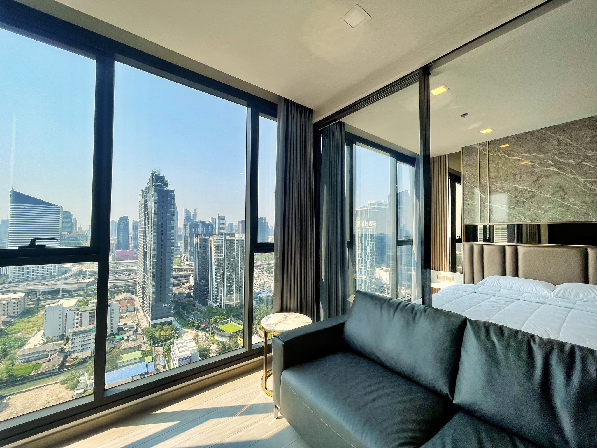 High Rise โซนพื้นที่ MRT พระราม9 ให้เช่าห้องแบบ 1ห้องนอน 1ห้องน้ำ คอนโด One9Five Asoke - Rama 9 (วันไนน์ไฟว์ อโศก - พระราม 9) ขนาดห้อง 40 ตรม. ชั้น 23 ตึก A