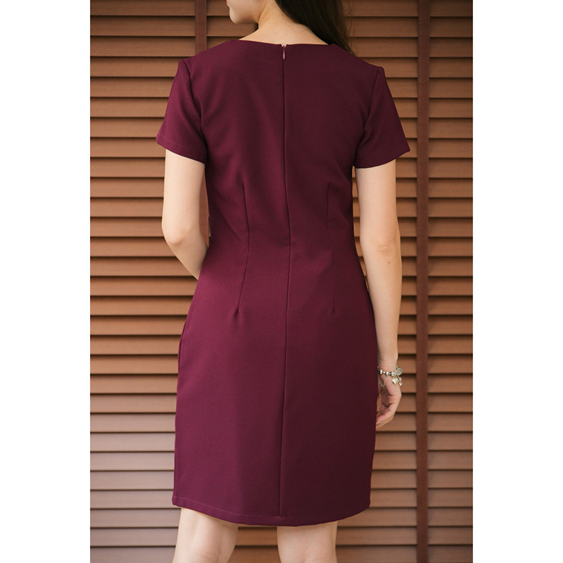 kudapy ชุดเดรสสั้นสีแดงเข้ม/ชมพู/สีโฮรส/เทาฟ้า เข้ารูปผ่าคอ สไตล์เรียบหรู เนื้อผ้าอยู่ทรง ซับในทั้งตัว ใส่ได้ตลอด