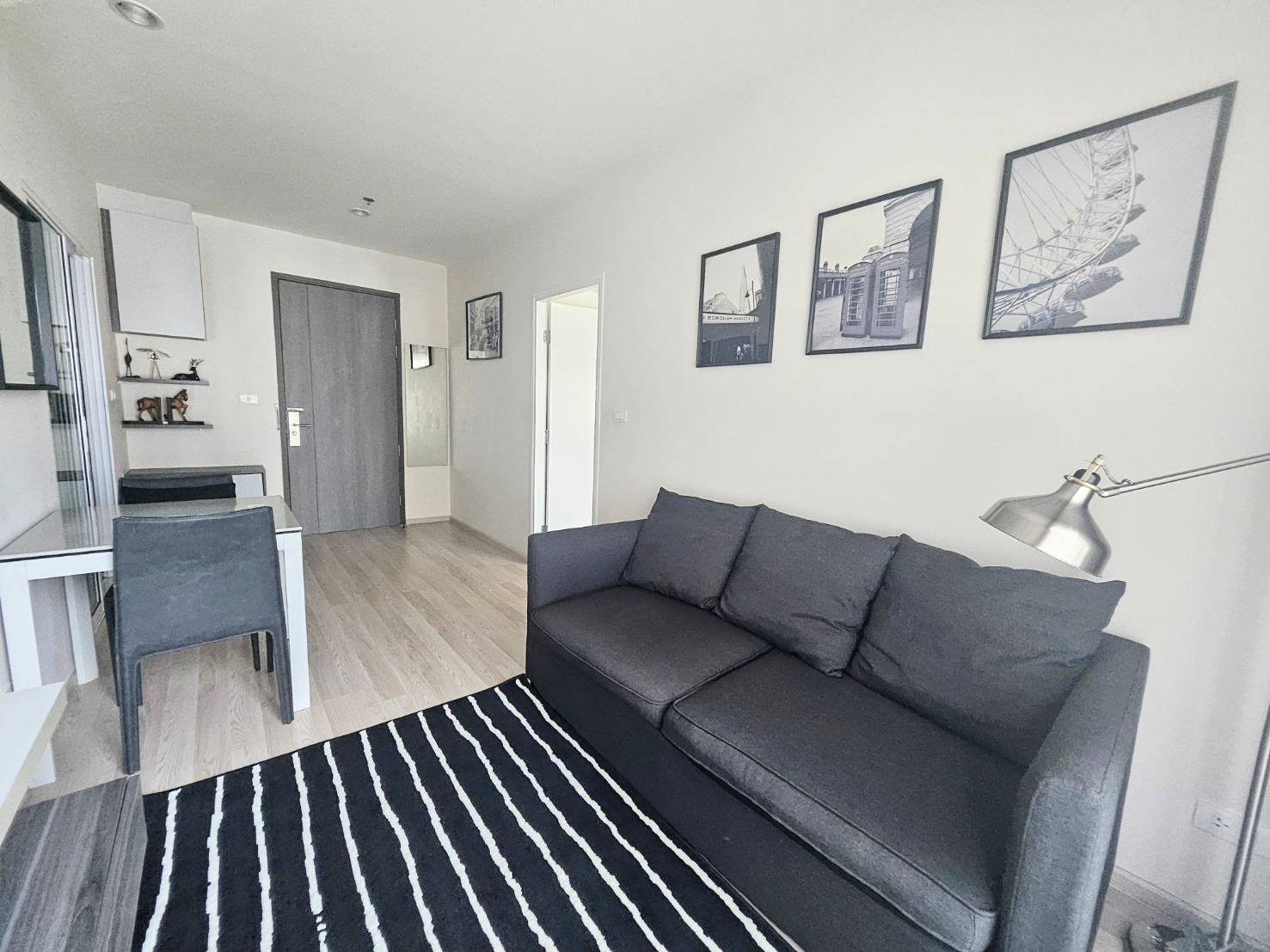 ให้เช่าคอนโด Centric Ratchada-Huai Khwang (เซ็นทริค รัชดา-ห้วยขวาง) โซนพื้นที่ MRTห้วยขวาง ห้องแบบ 1ห้องนอน / 1ห้องน้ำ / โซนครัวปิด ขนาดห้อง 36 ตรม. ชั้น 11