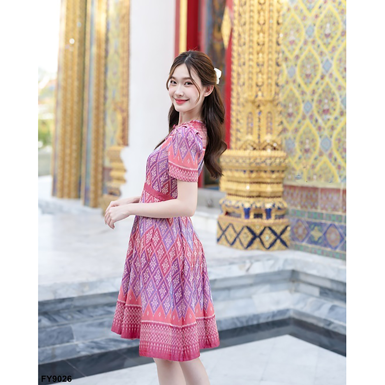 kudapy เดรสสีเขียว/สีชมพู เดรสทรงบานลายไทยแต่งคอหยดน้ำ