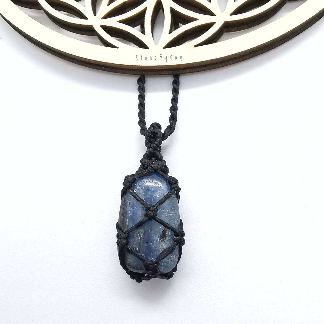 สร้อยคอเชือกจี้หินไคยาไนท์ Kyanite