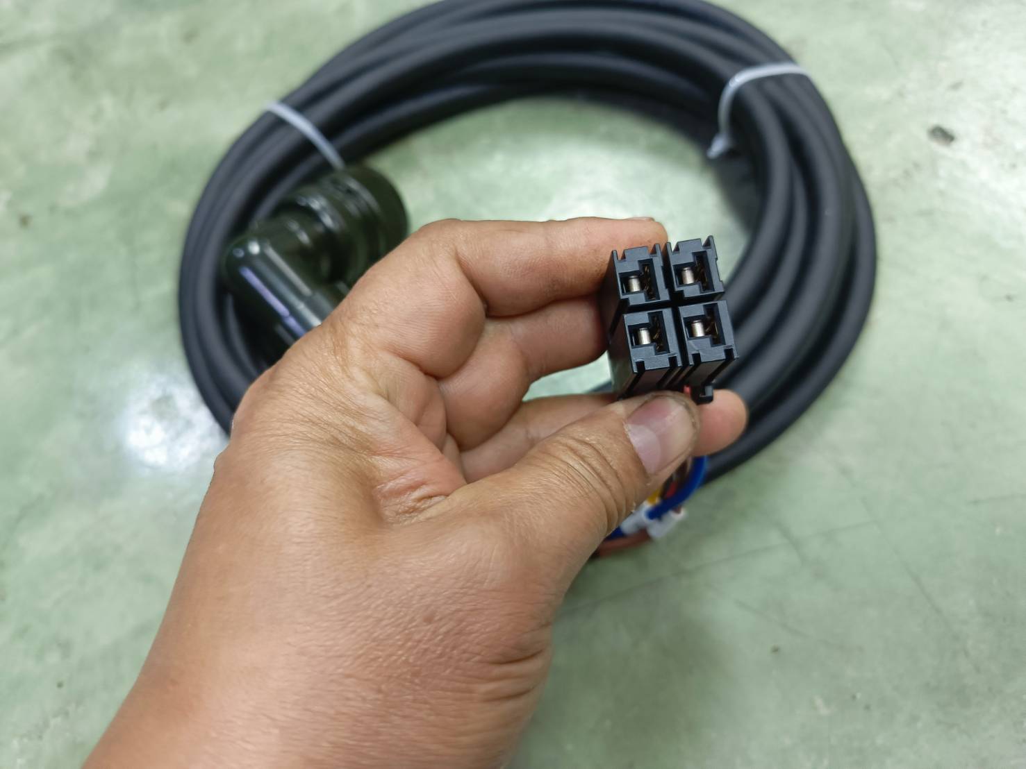 สาย FANUC SERVO MOTOR POWER CABLE PW22-22S D-5 4*2.5mm2. (13AWG ) XX Plug