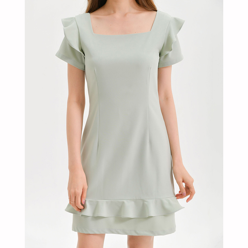 kudapy เดรสสั้นสีส้มอิฐ/สีเขียว/สีเหลือง/สีชมพู คอเหลี่ยม ดีไซน์น่ารัก มีระบายที่รอบแขนและช่วงชายเดรสเพิ่มความหวาน ใส่ง่ายได้หลายโอกาส