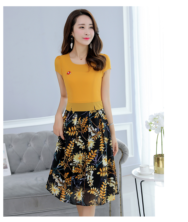 ชุดเดรสสีเหลืองใส่ทำงาน ตัวเสื้อเป็นผ้าชีฟองสีเหลือง 2 ชั้น