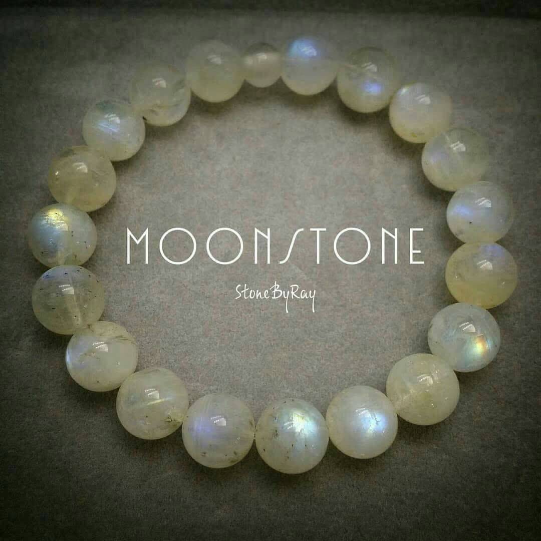 สร้อยข้อมือมูนสโตน(Moonstone)