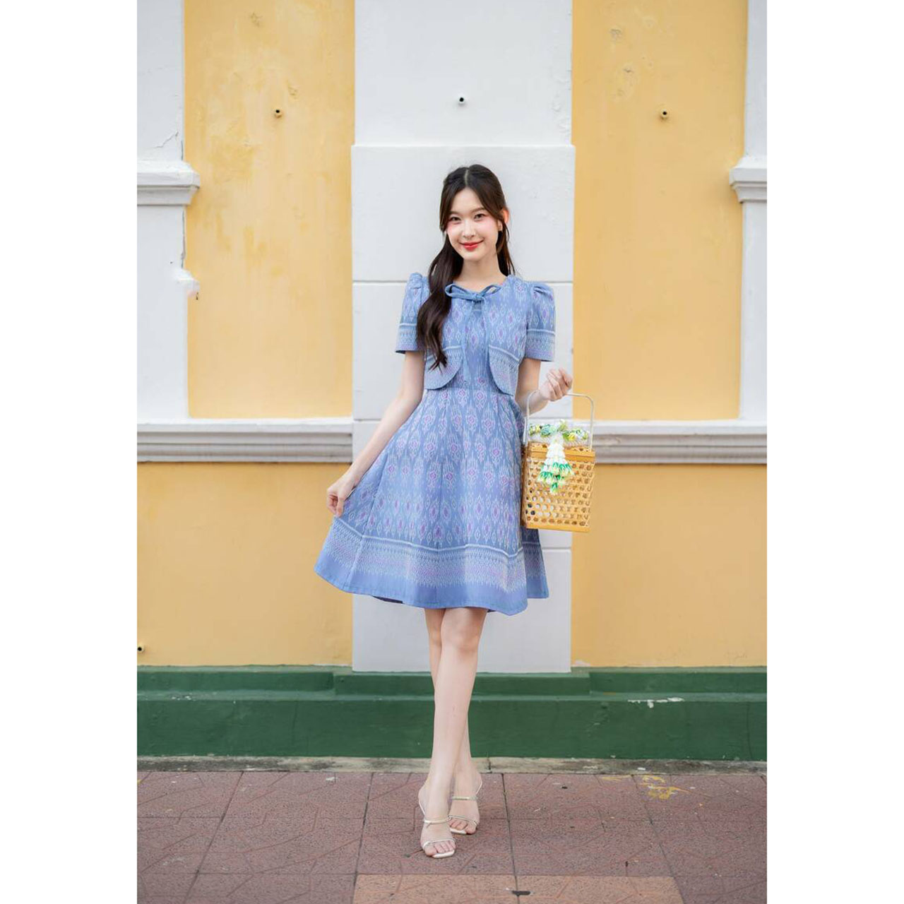 kudapy เดรสสั้นสีเหลือง/สีฟ้า เดรสผ้าไทยลายแต่งผูกโบว์ใส่ออกงาน ใส่ทำงานสวยดูดี