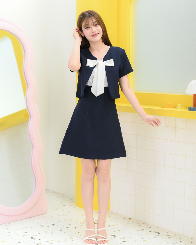 kudapy เดรสคอกลมแขนสั้น ตัดต่อสองชั้นเล่นสีทูโทนด้านในสีขาวออฟไวท์ แต่งโบว์น่ารัก