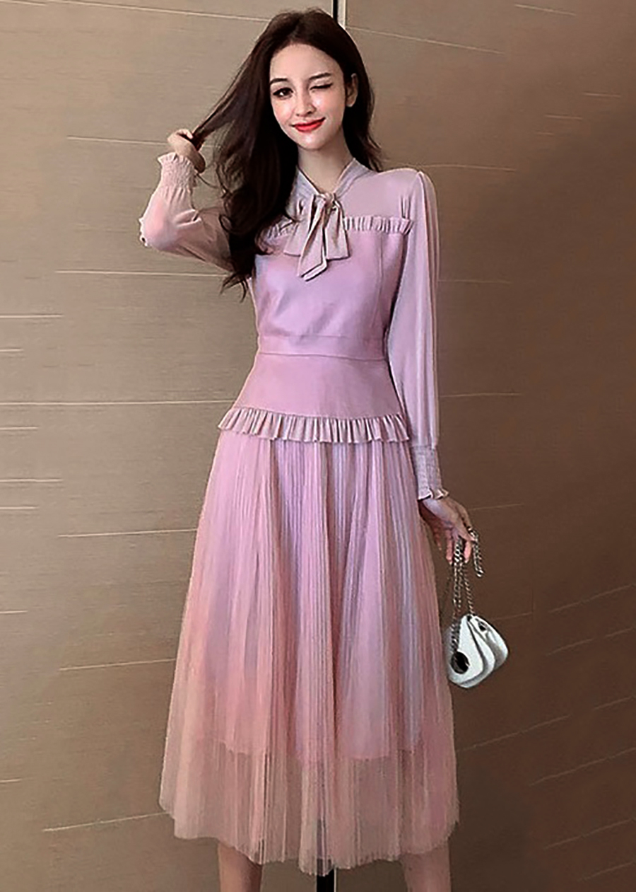 ชุดเซ็ทเสื้อและกระโปรงสีชมพู คอผูกโบว์ ใส่คู่หรือใส่แยกชิ้นได้ค่ะ L