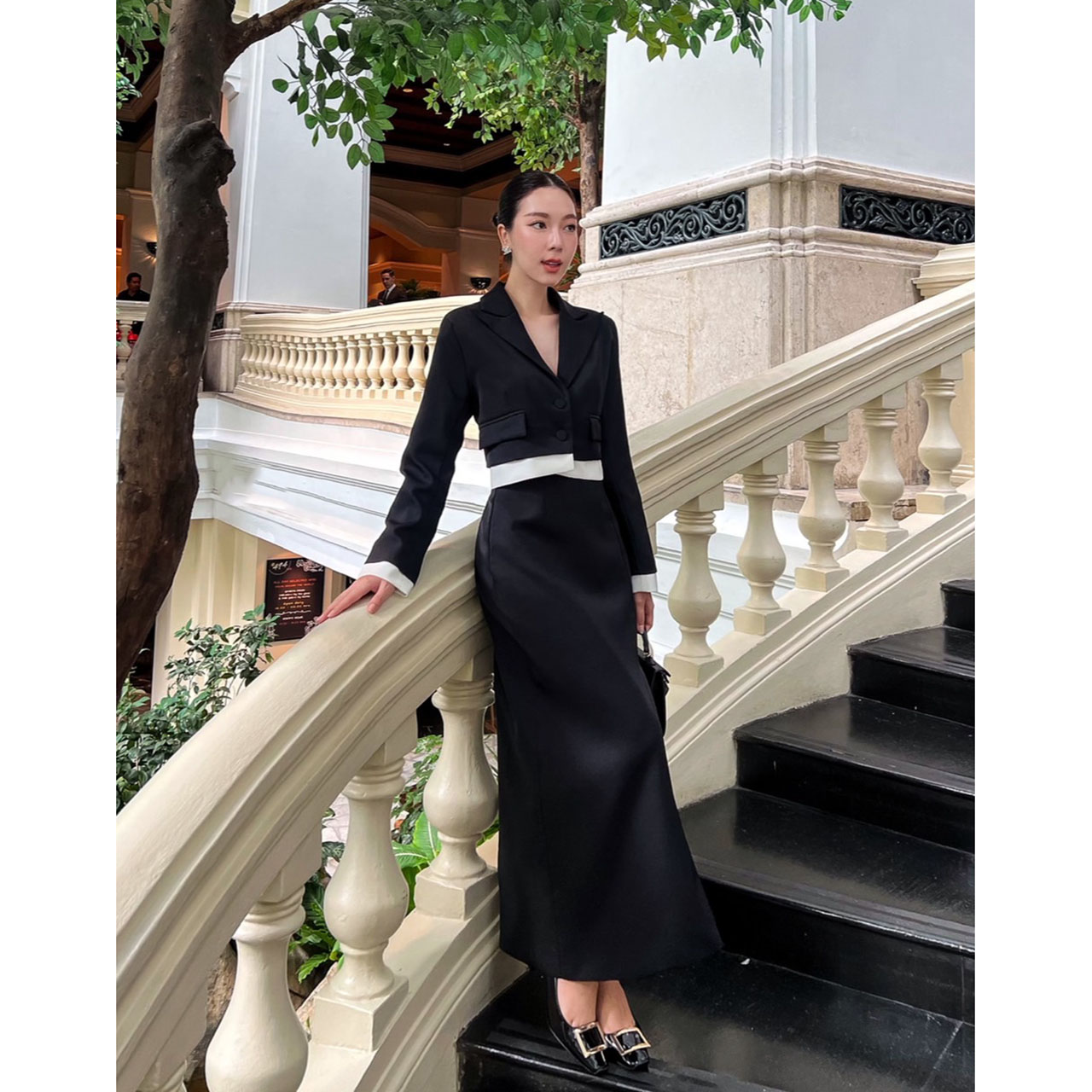 kudapy เซ็ทครอป กระโปรงยาว ตัวเสื้อแต่งกระเป๋าหลอก 2ข้าง ดับเบิ้ลเลเยอร์เป็นสีขาว กระดุมจริงสีเดียวกับผ้า แต่งปลายแขนสีขาว