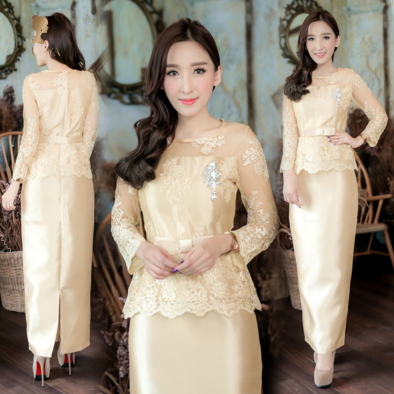 kudapy เซ็ท เสื้อ+กระโปรงสีเขียว/สีทอง แถมฟรีเข็มขัดผ้าเข้าชุด งานเสื้อใช้ลูกไม้อิตาลีเนื้อลูกไม้ทอแน่นนูนเนื้อไม่นิ่มแน่นสวยงามกระโปรงใช้ผ้าไหมอิตาลีทอสี่เส้นผ่าหลังงานเป็นชิปหละงใส่สบาย