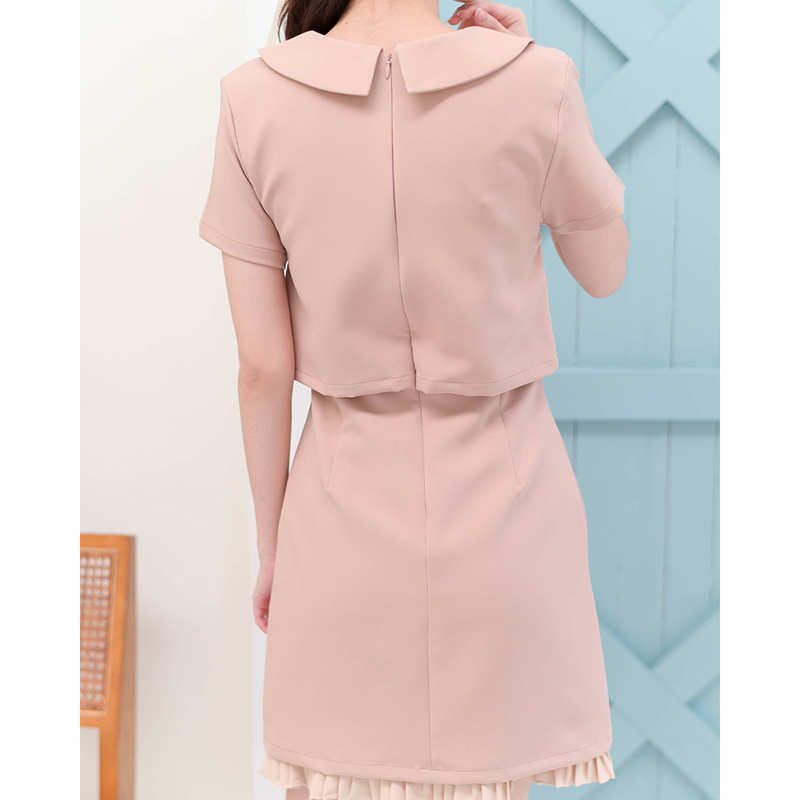 kudapy เดรสสั้นสีโอรส/สีเหลือง แขนสั้น คอปกดีไซน์เก๋เหมือนใส่แยกชิ้น ดต่อกลางลำตัวติดกระดุมปั๊ม แต่งระบายพลีทที่อกและชายซับใน