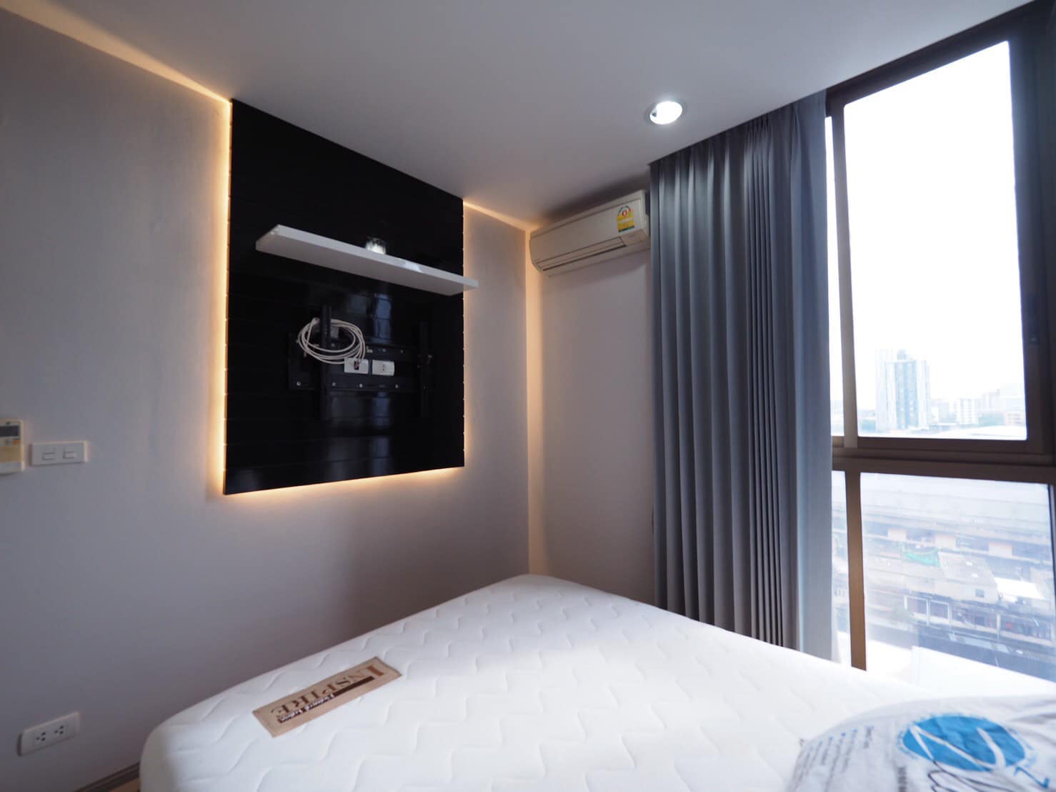 สนใจชมห้องติดต่อได้เลย Line ID: Smile-easy ปล่อยเช่าคอนโด IDEO Mix Sukhumvit 103 (ไอดีโอ มิกซ์ สุขุมวิท 103) - 1ห้องนอน 1ห้องน้ำ 1ห้องนั่งเล่น - ใกล้ BTS อุดมสุข - ขนาดห้อง 30 ตรม. ชั้น 10 ตึก A