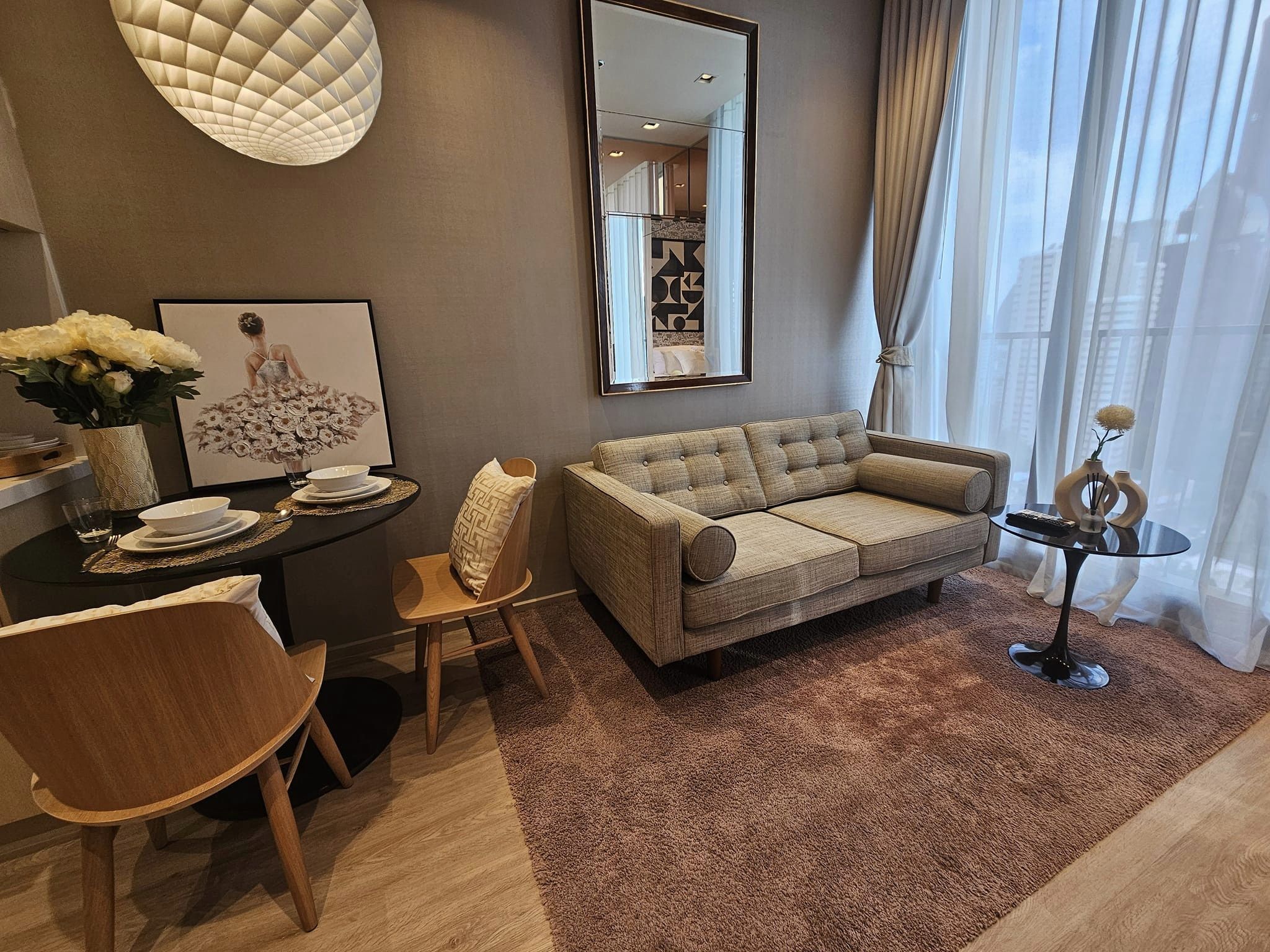 สนใจชมห้องติดต่อได้เลย Line ID: Smile-easy ปล่อยเช่าคอนโด NOBLE STATE 39 (โนเบิล สเตท 39) - 1ห้องนอน 1ห้องน้ำ 1ห้องนั่งเล่น - ใกล้ BTS พร้อมพงษ์ - ขนาดห้อง 30 ตรม. ชั้น 19