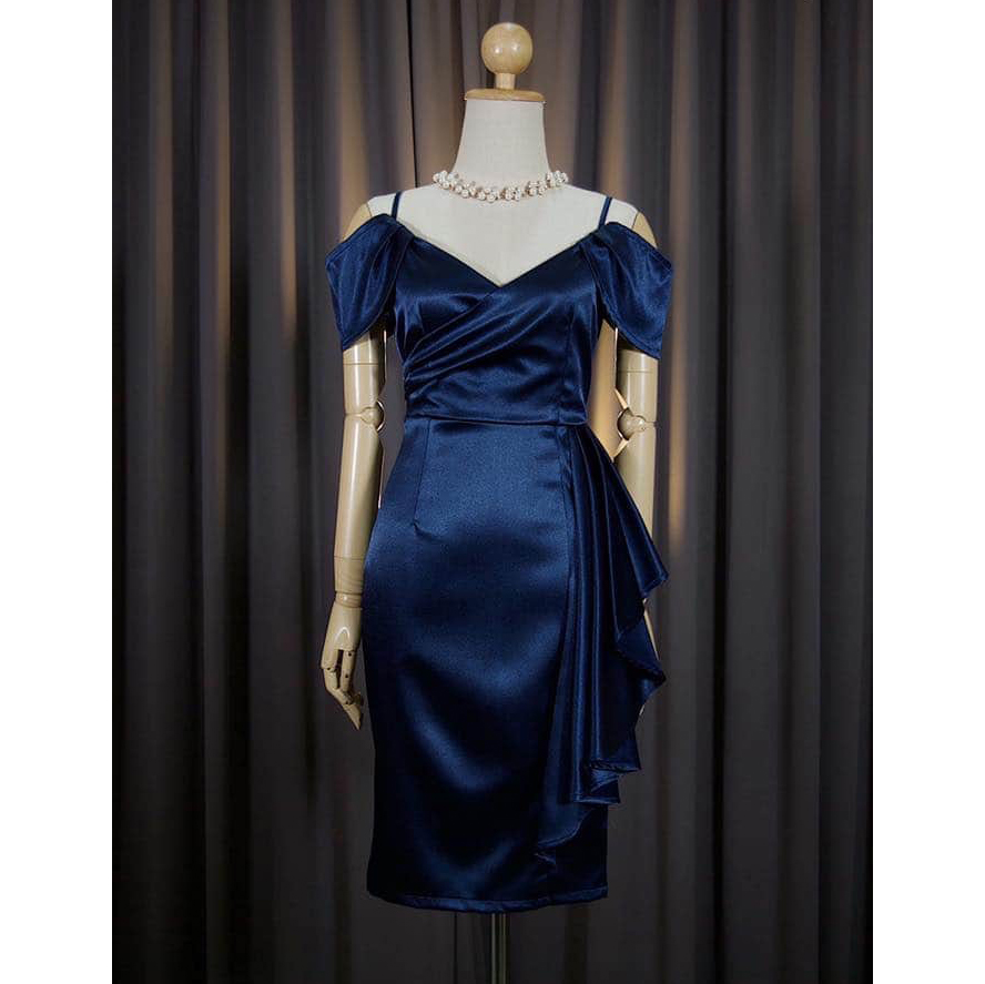 kudapy เดรสสายเดี่ยวเปิดไหล่ สีชมพูพิ้งค์โกลล์, เขียวมรกต, ทองโรสโกลล์ ,แดง, กรมท่า,ส้มอิฐ ,ฟ้า ,เทา เดรสผ้าดัชเชทเงาวาวสวย สายเดี่ยวเปิดบ่า ทรงคิมเบอร์รี่ ช่วงอกป้ายไขว้ จับจีบ กระโปรงสอบ ผ่าหลัง