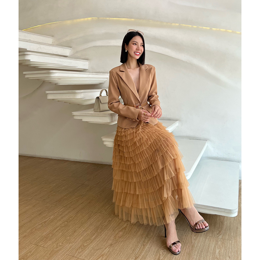 kudapy set Blazer+Skirt +เข็มขัด สีน้ำตาล, ดำ, ชมพู, กรม เสื้อสูทกระเป๋าจริง มีฟองน้ำเสริมไหล่บางๆ ทรงสวย มีซับในทั้งตัว แขนแต่งกระดุมเม็ดเล็ก เพื่อให้ดูดี มาพร้อมกับกระโปรงทูทู่