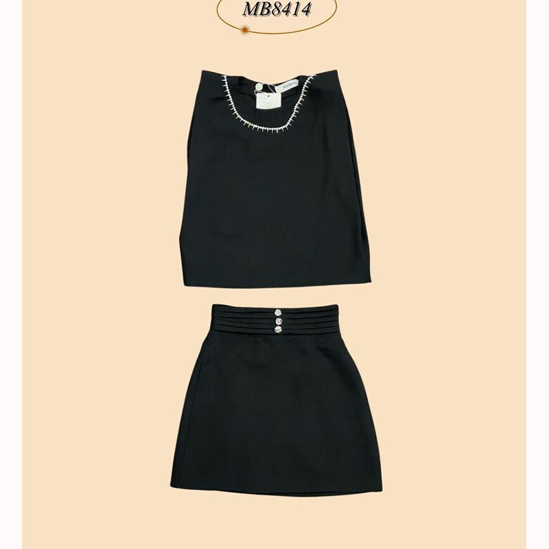 kudapy ชุดเซ็ทสีดำ/สีม่วง/สีเขียว เสื้อแขนกุด + กระโปรงดีเทลตัดด้วยสร้อยสุดหรู ติดกระดุมตรงเอว ให้ลุคท่านประธานบริษัทแซ่บๆ