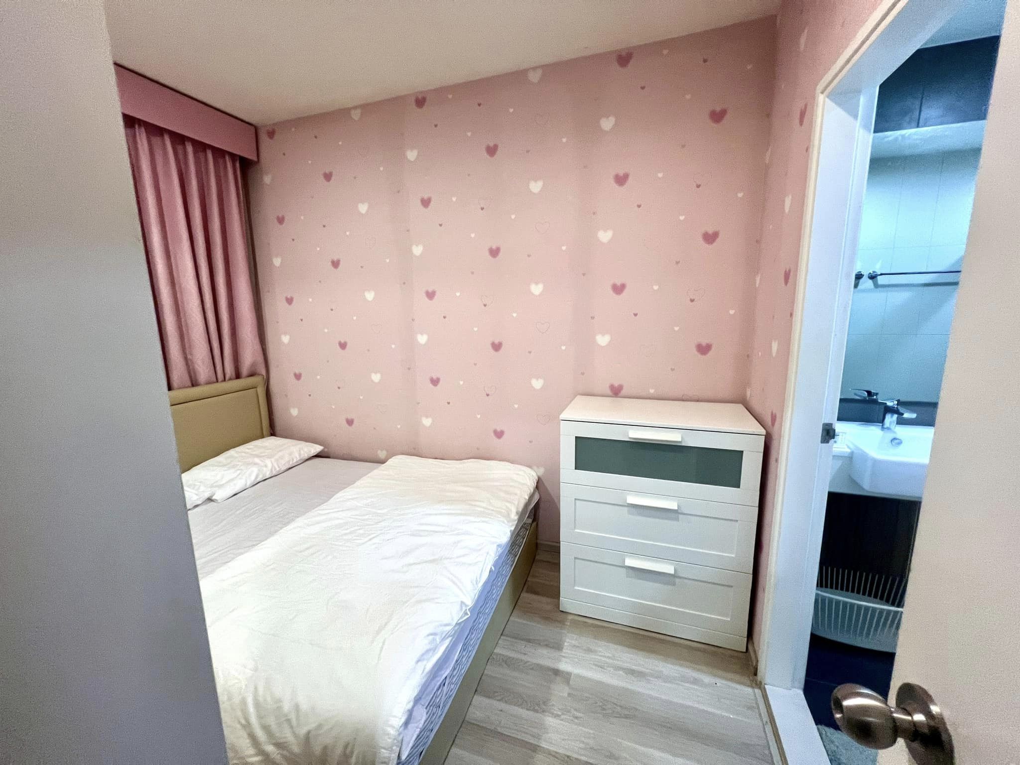 ปล่อยเช่าคอนโด Centric Ratchada-Huai Khwang (เซ็นทริค รัชดา-ห้วยขวาง) - 1ห้องนอน 1ห้องครัว 1ห้องน้ำ 1ห้องนั่งเล่น - ใกล้ MRT ห้วยขวาง - ขนาดห้อง 30 ตรม. ชั้น 17