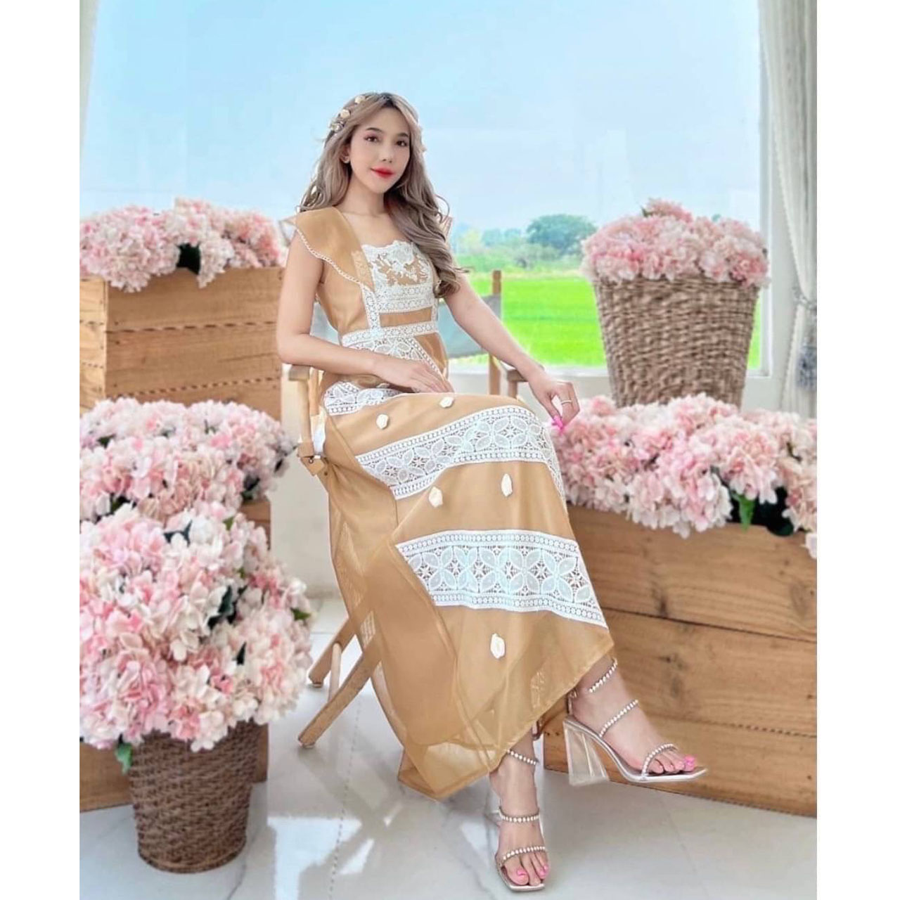 kudapy เดรสยาวสีน้ำตาลอ่อน ลูกไม้ แต่ง3ดี ผ้าทิ้งตัวทรงสวย