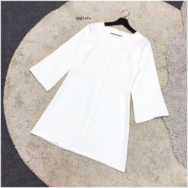 kudapy ชุดเดรสดีไซน์เก๋ แพทเทิร์นช่วงบนโดดเด่น แขน 2 ข้างแต่งผ่า คลุมหลังแขนตรงช่วงแขน ช่วงกระโปรงเป็นทรงเอ