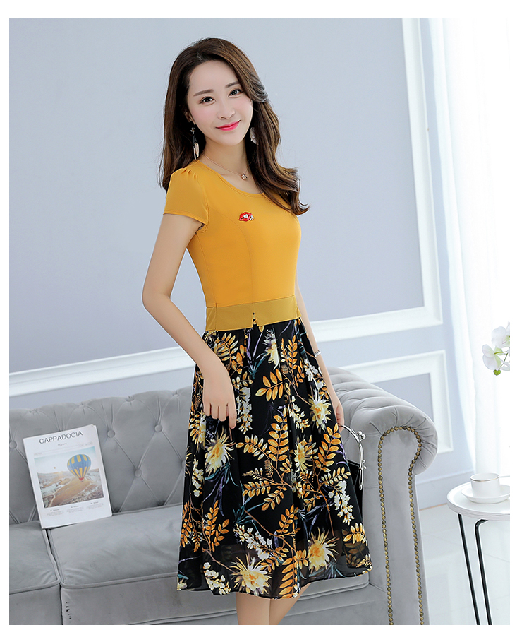 ชุดเดรสสีเหลืองใส่ทำงาน ตัวเสื้อเป็นผ้าชีฟองสีเหลือง 2 ชั้น