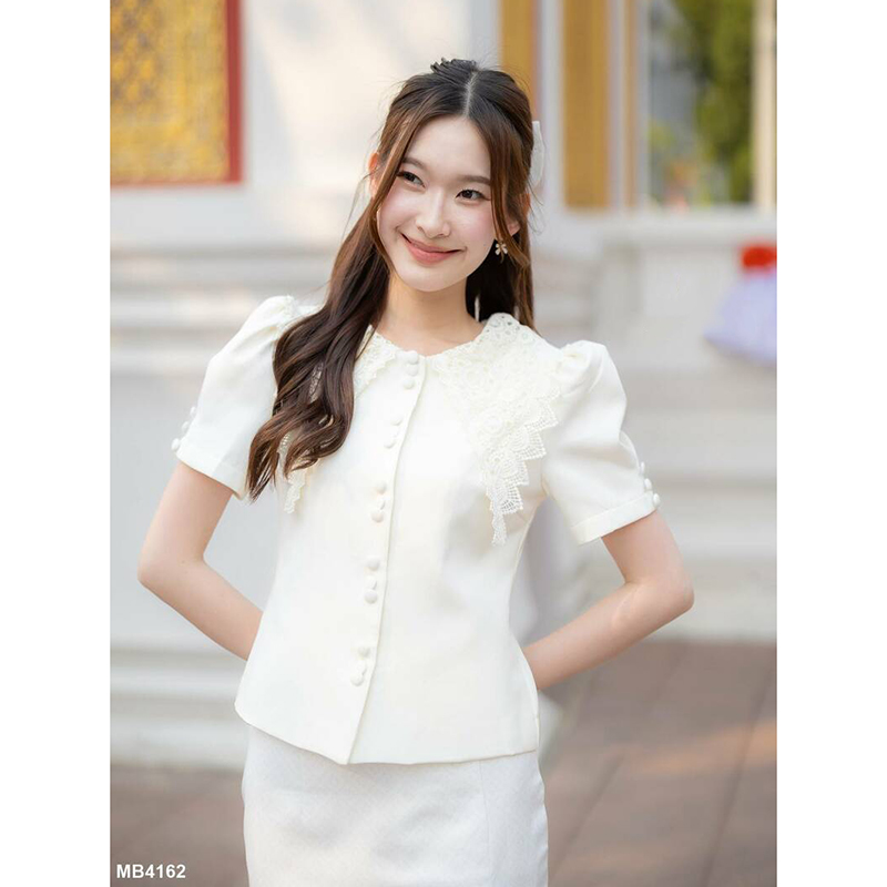 kudapy ชุดเซ็ทเสื้อ+ผ้าุงสีครีม ผ้าไทย กระดุมหน้า แขนสั้น คอปกผ้าลูกไม้ ใส่ออกงานบุย งานบวช สวยดูดี