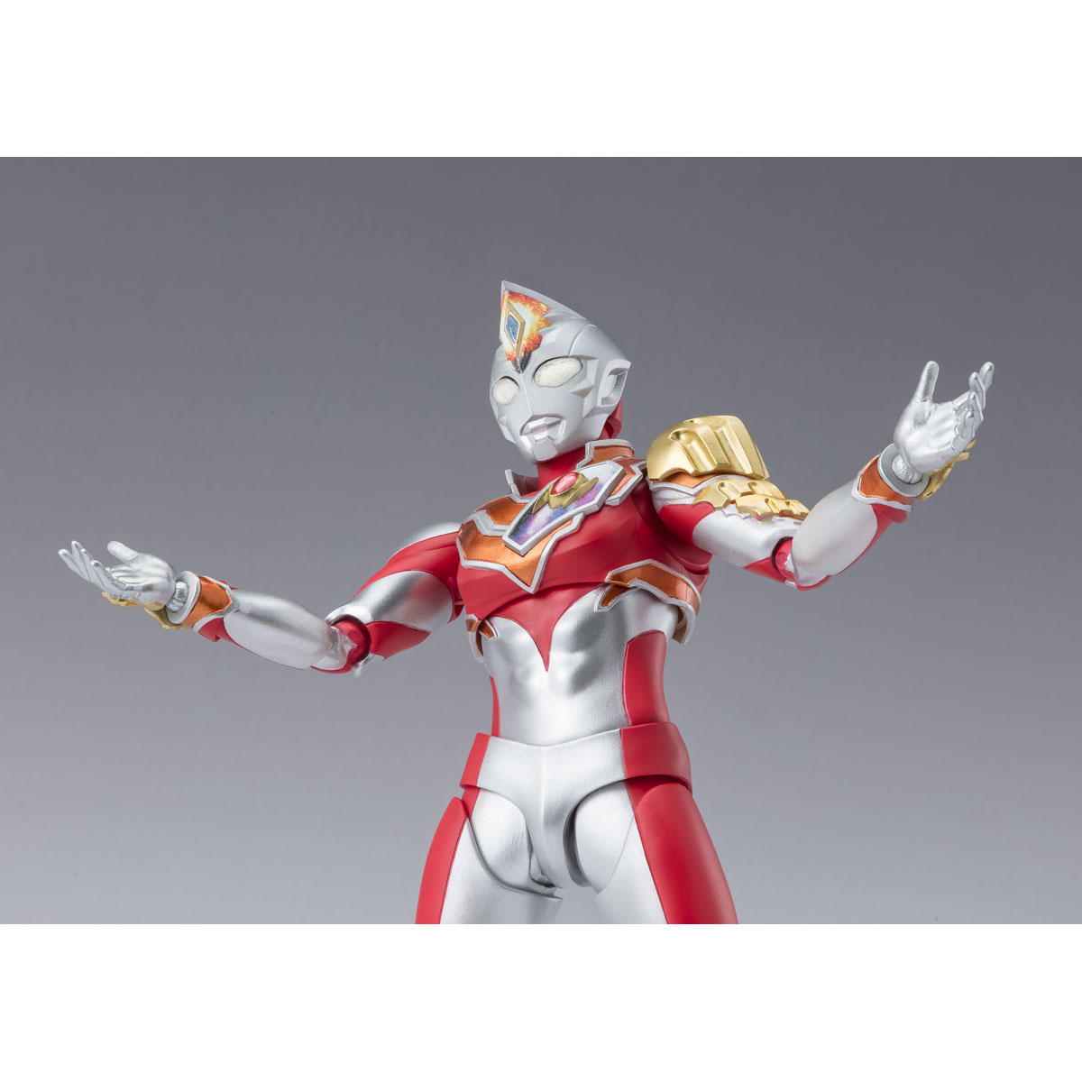 Bandai 4573102656438 p-bandai s.h.figuarts ultraman decker strong type