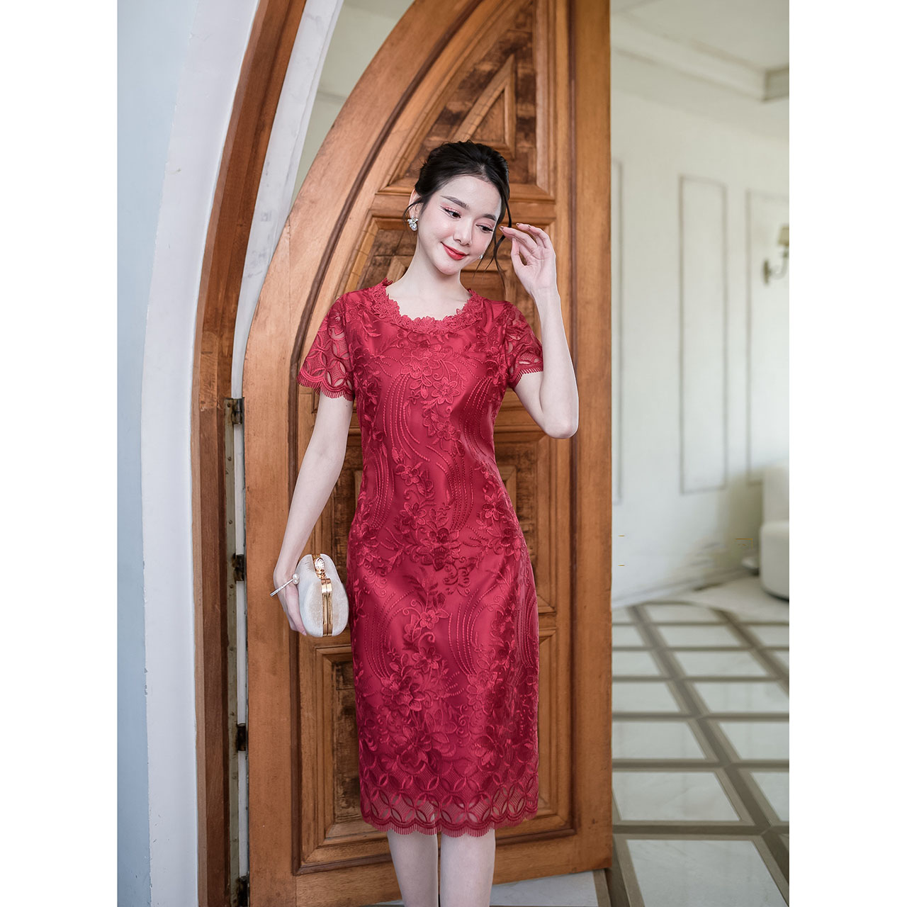 kudapy เดรสสั้นสีแดงเลือดนก/สีชมพูกะปิ ลูกไม้ตาข่ายปักดอกไม้ ลายช่วงเชิงลูกไม้สวย เนื้อผ้าเกรดสวยปักลายดอกหวานละมุน