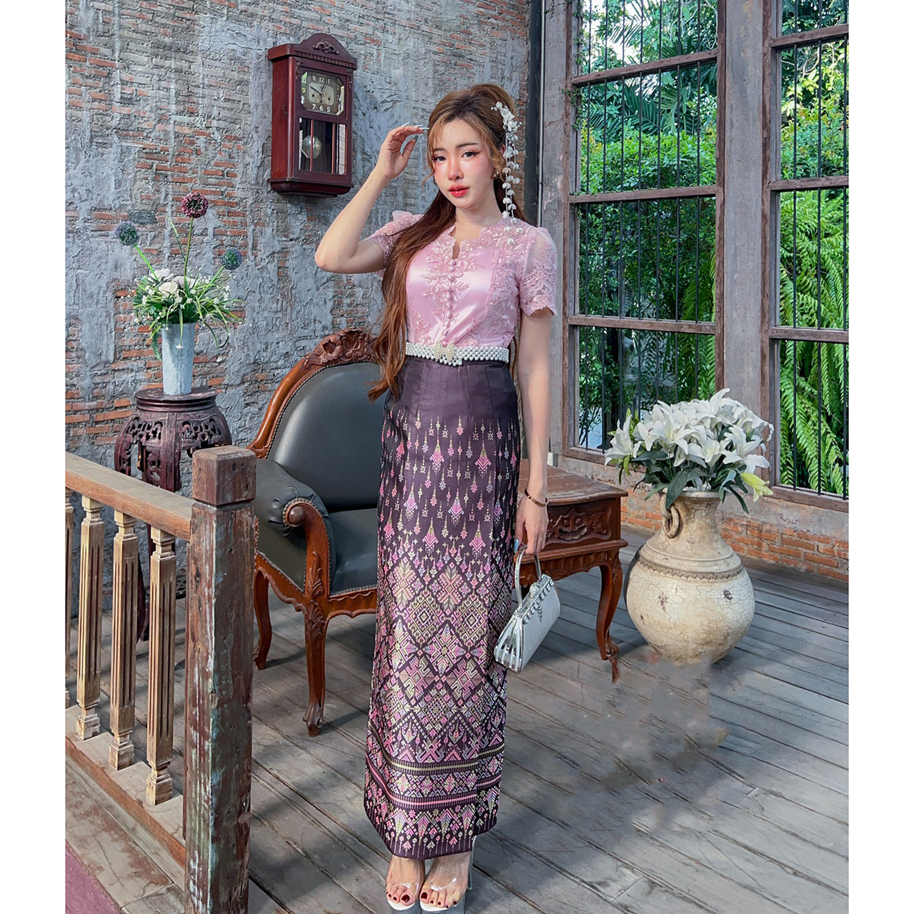 kudapy เสื้อลูกไม้คอหยัก ชายระบายหรูหรา แต่งกระดุมหน้า ชายระบายจับจีบทวิสสุดหรู มีซิปซ่อนหลังแบบถอดได้