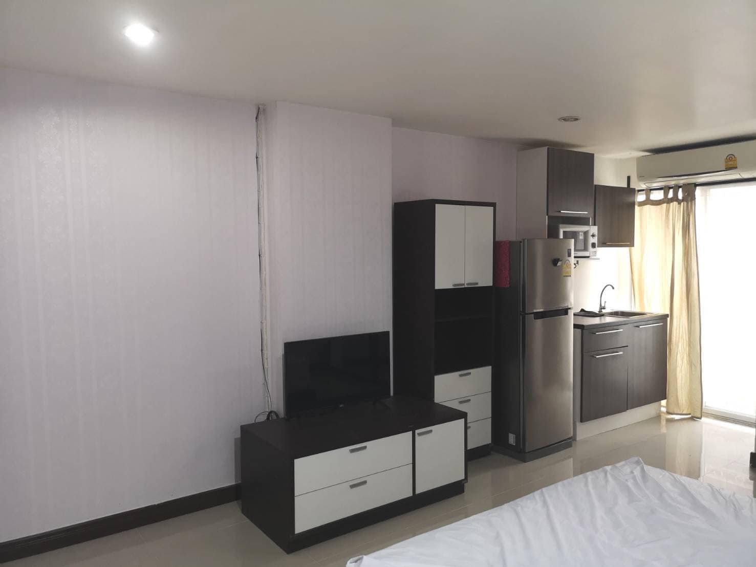 ปล่อยเช่าคอนโด Baan Kluai Nam Thai (บ้านกล้วยน้ำไท) ติดถนนพระราม4 - Studio 1ห้องน้ำ - ใกล้ BTS เอกมัย / เกทเวย์ เอกมัย - ขนาดห้อง 25 ตรม. ชั้น 4