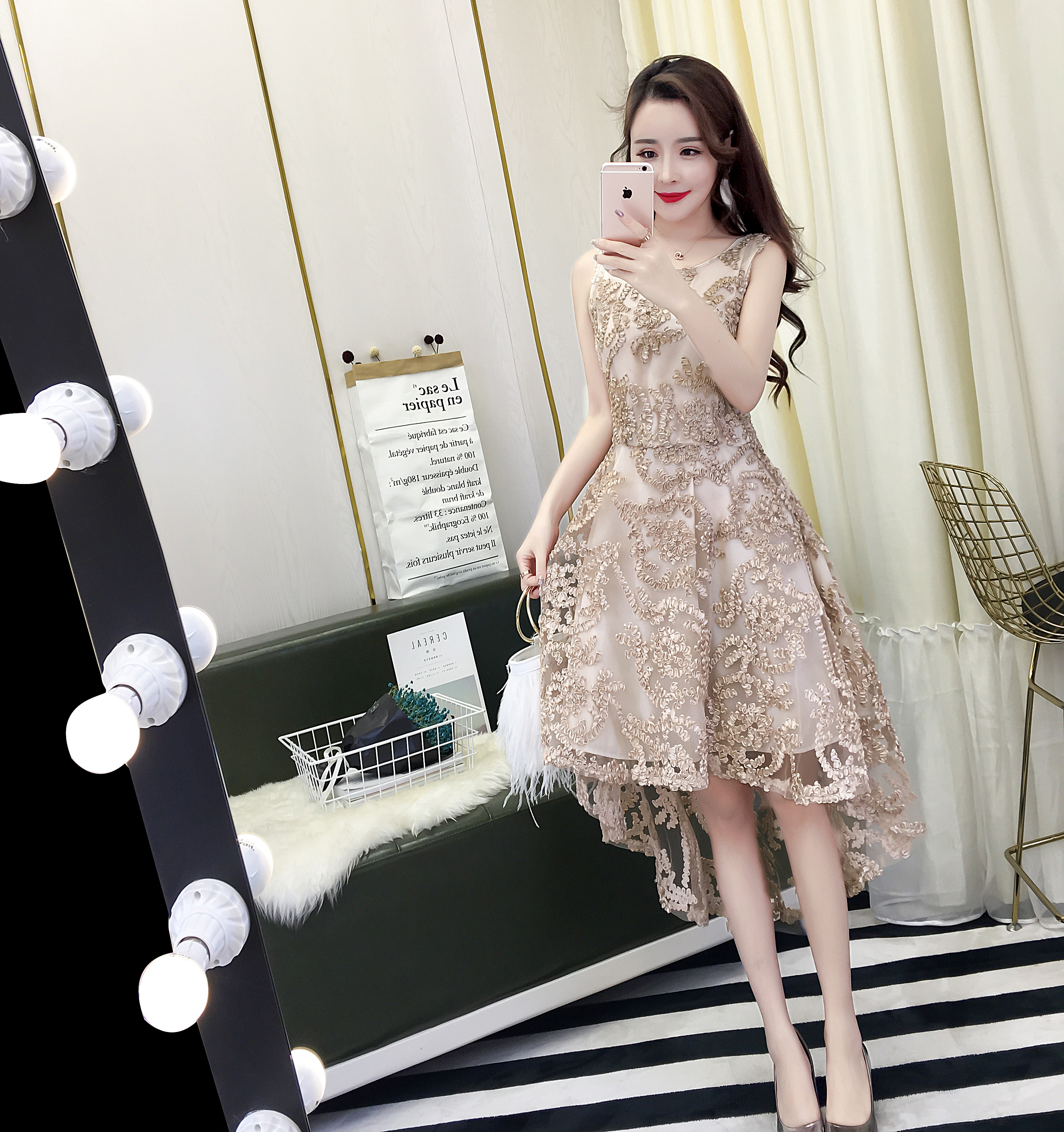 kudapy ชุดออกงานหน้าสั้นหลังยาวสีครีมน้ำตาลทอง แขนกุด ผ้าทิ้งตัวทรงสวยมากค่า